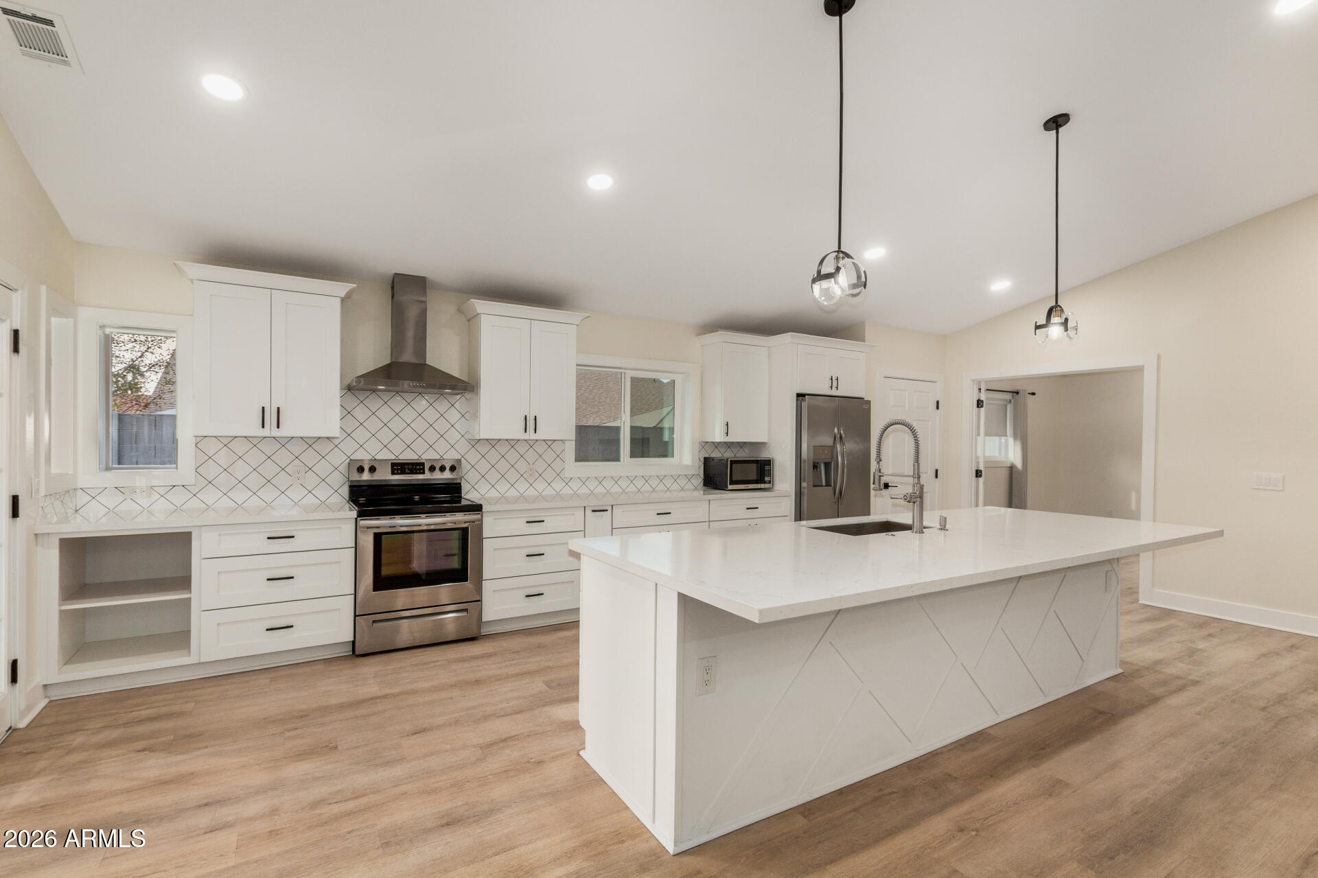 5713 E HILLERY Drive