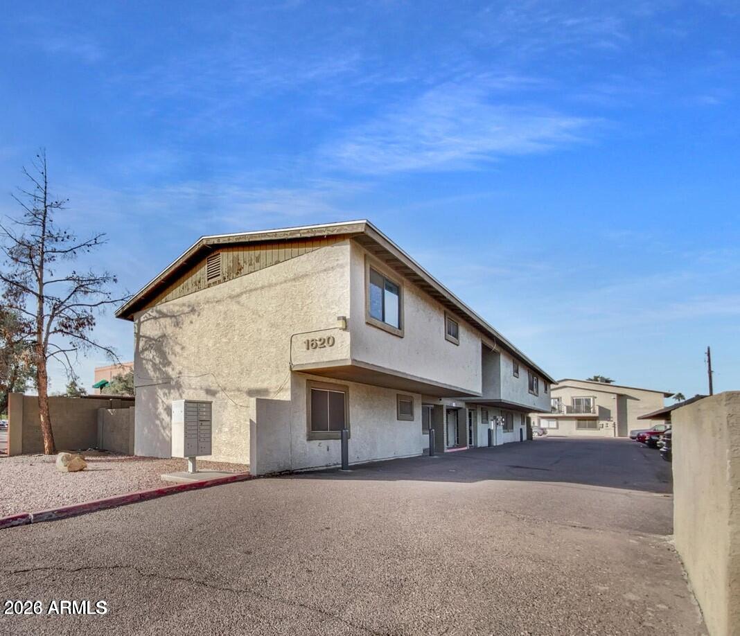 1620 E CAMBRIDGE Avenue 9