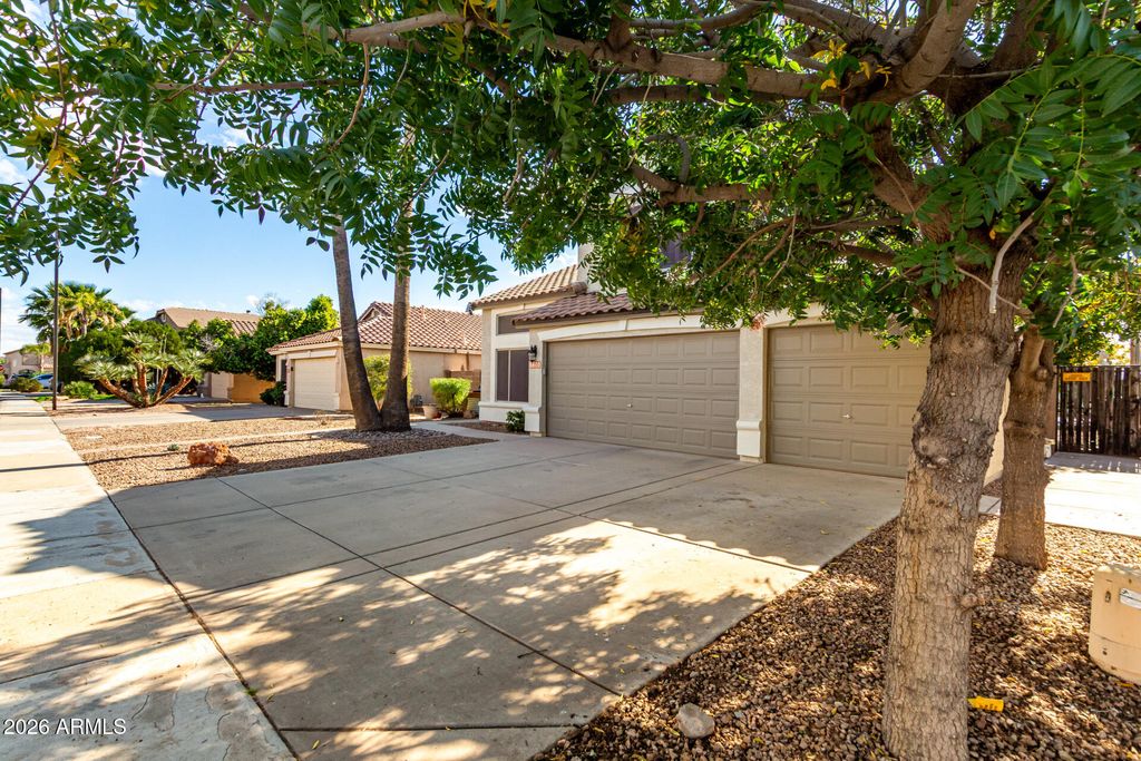 Photo of 1355 E Betsy Lane, Gilbert, AZ 85296 (MLS # 6973970)