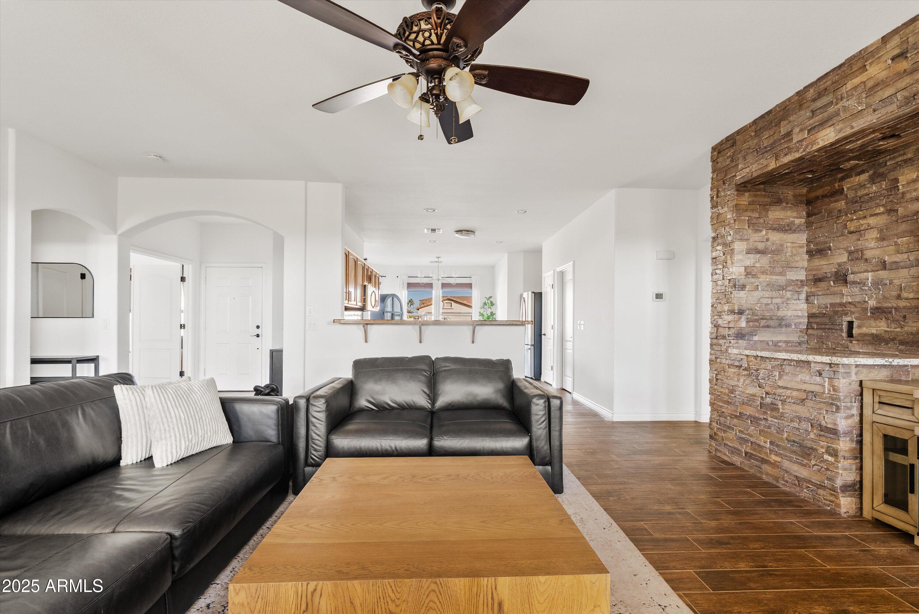 3201 E GLENEAGLE Drive