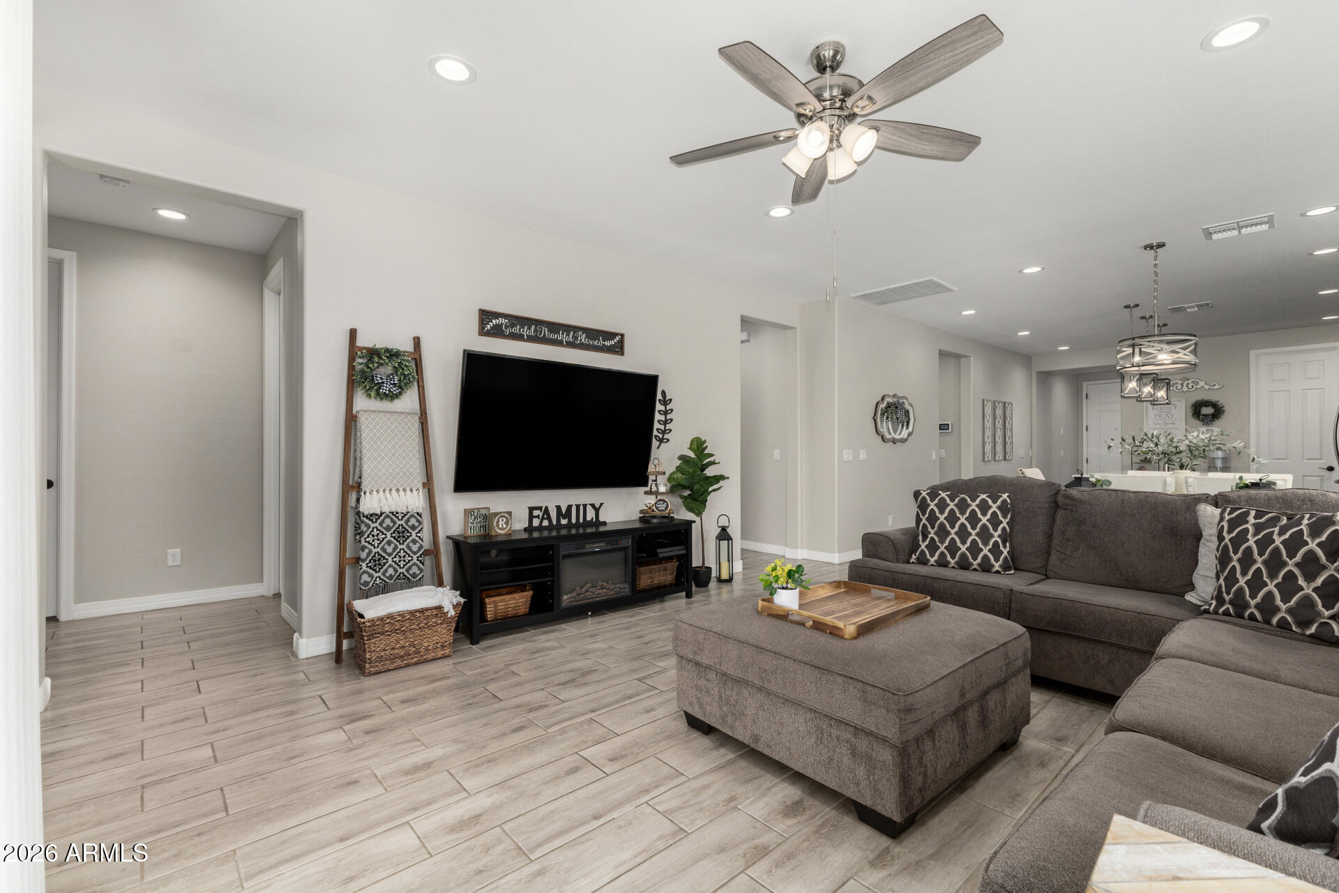 19633 W MONTECITO Avenue