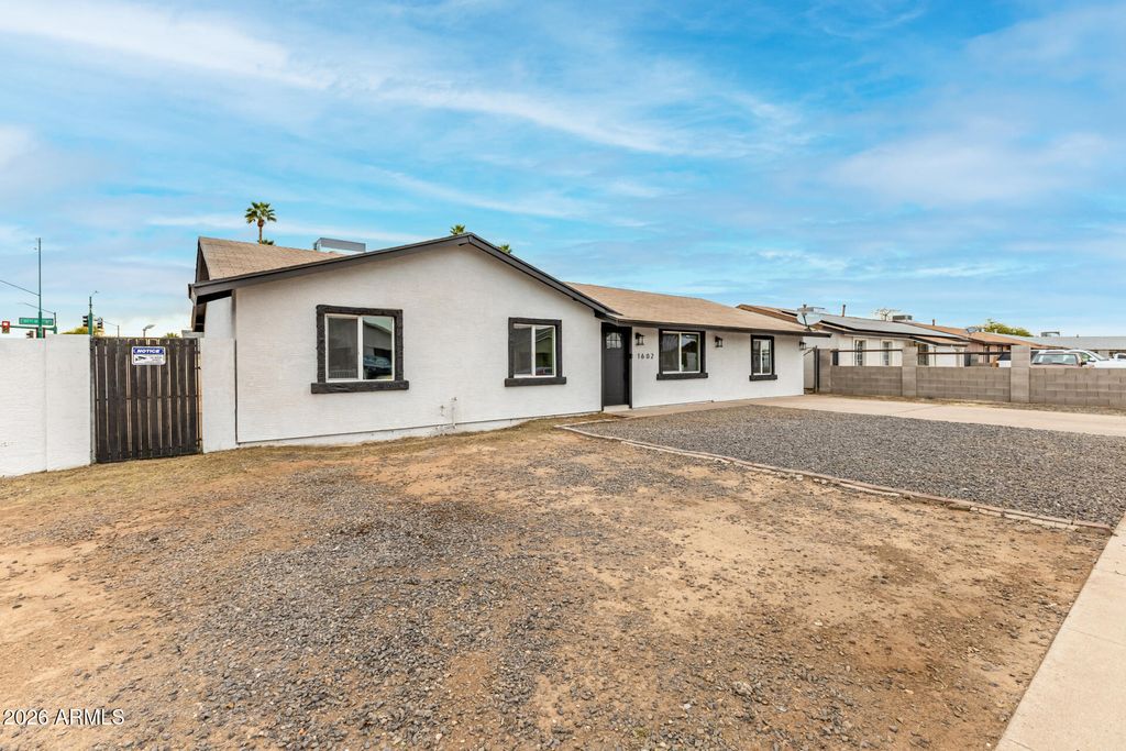 Photo of 1602 N 57th Avenue, Phoenix, AZ 85035 (MLS # 6974372)
