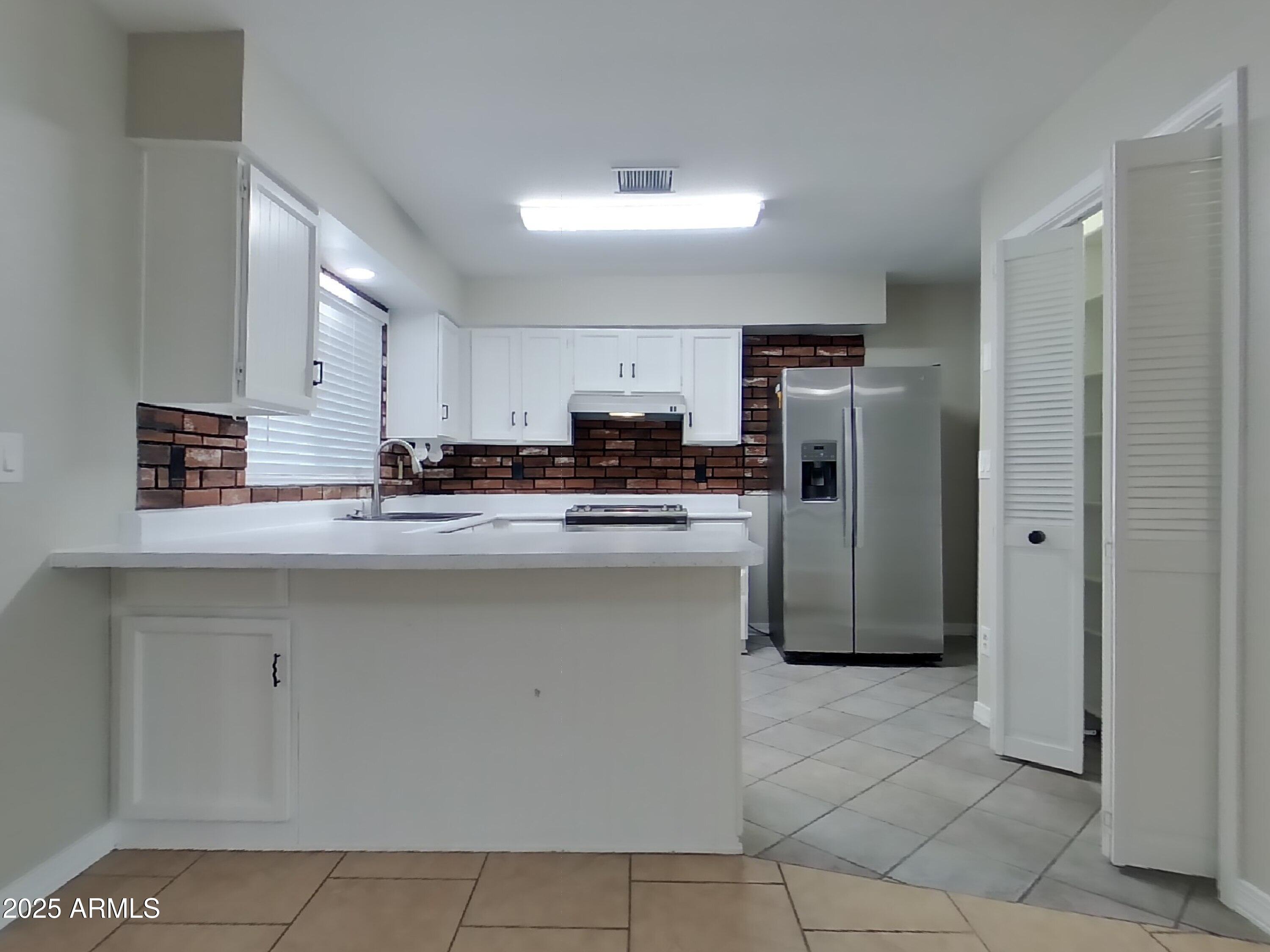 2108 W HERMOSA Drive