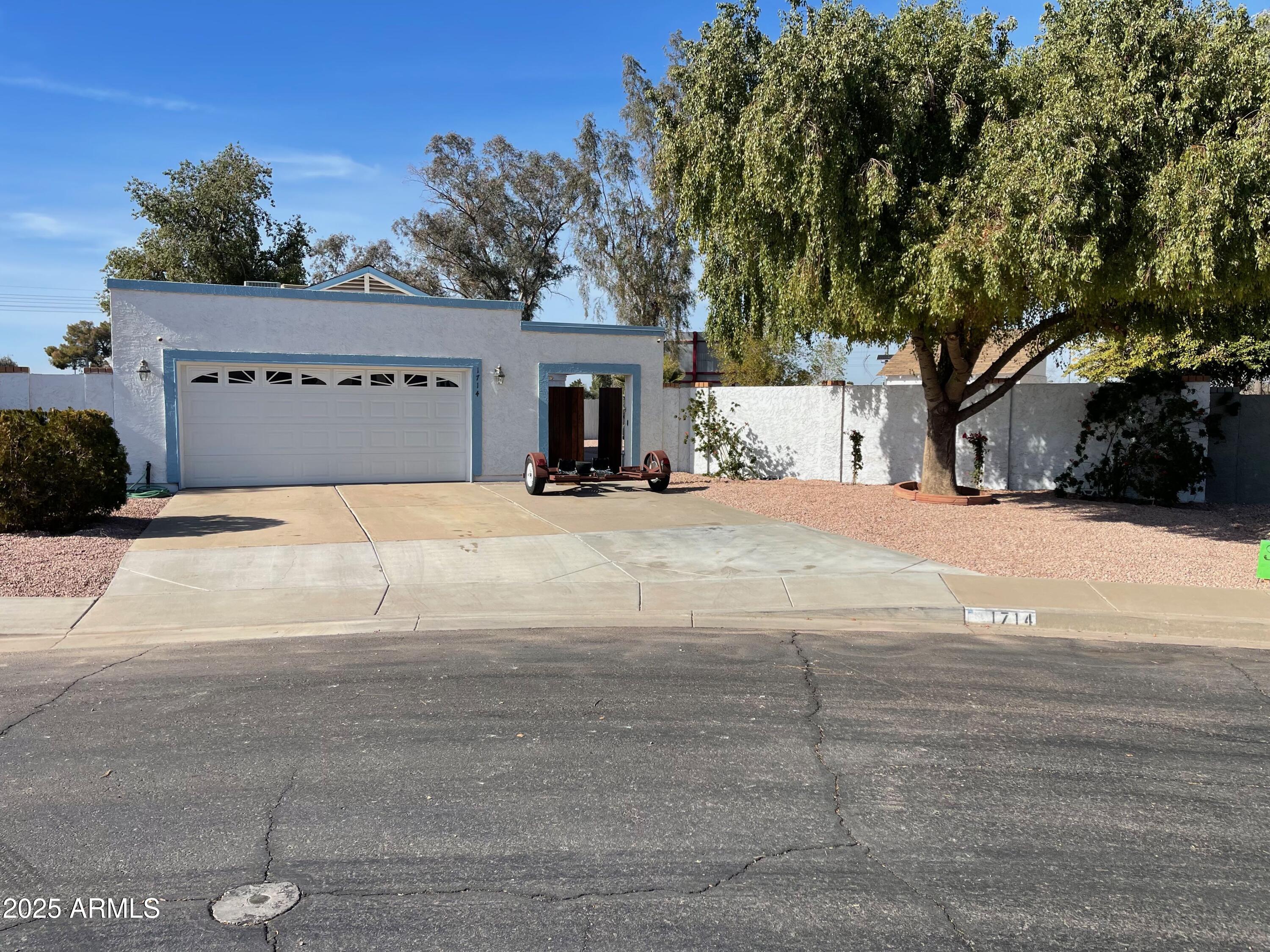 1714 N PLEASANT Drive