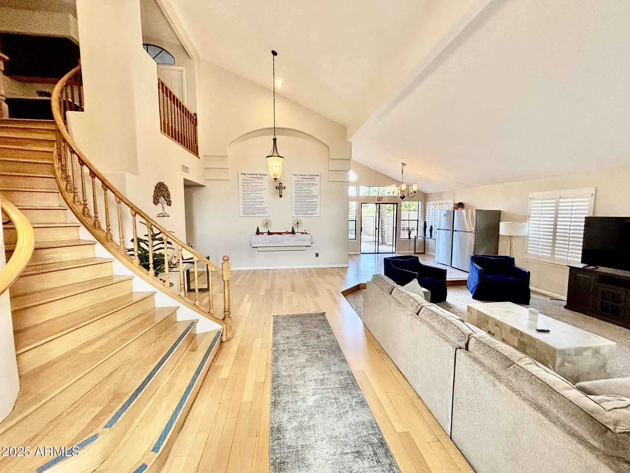 938 W IRIS Drive