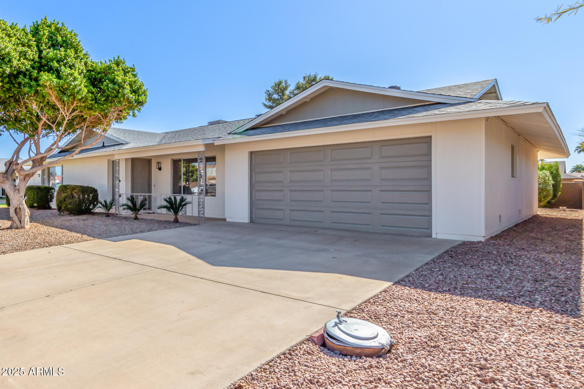 9827 W LINDGREN Avenue