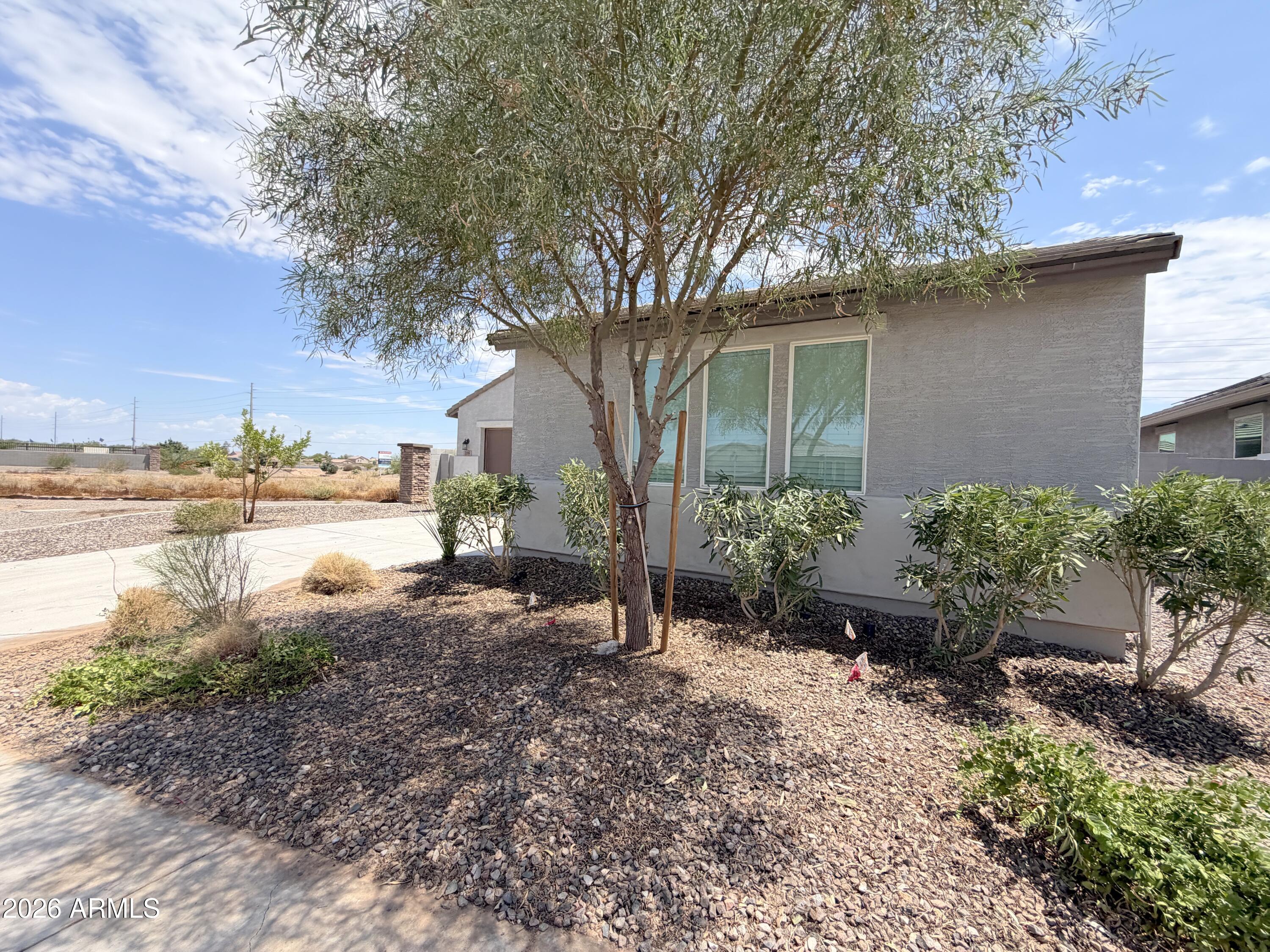 1195 E RIVERTON Place