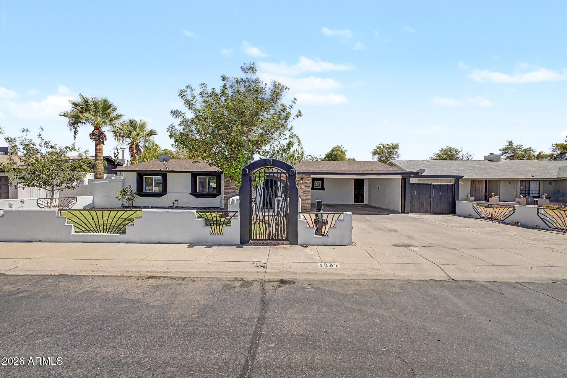 1237 W IVANHOE Street
