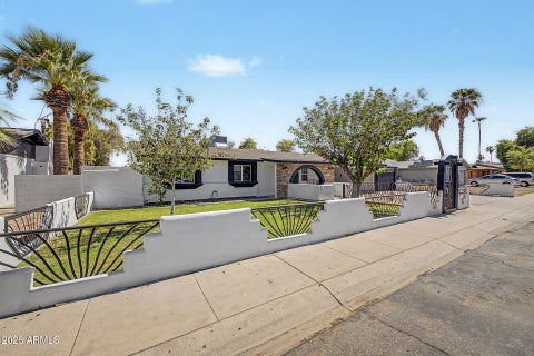Photo of 1237 W Ivanhoe Street, Chandler, AZ 85224 (MLS # 7047869)
