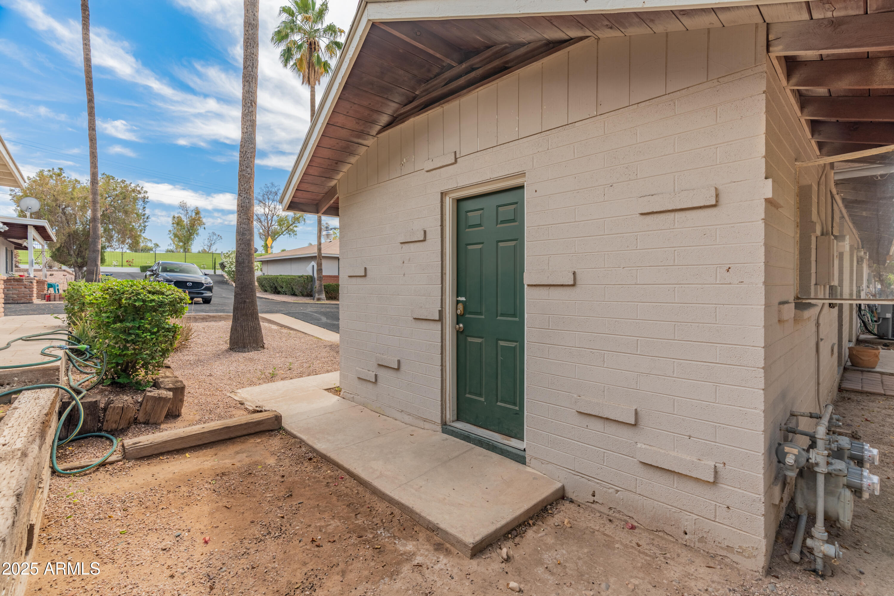 524 W FAIRWAY Drive 9
