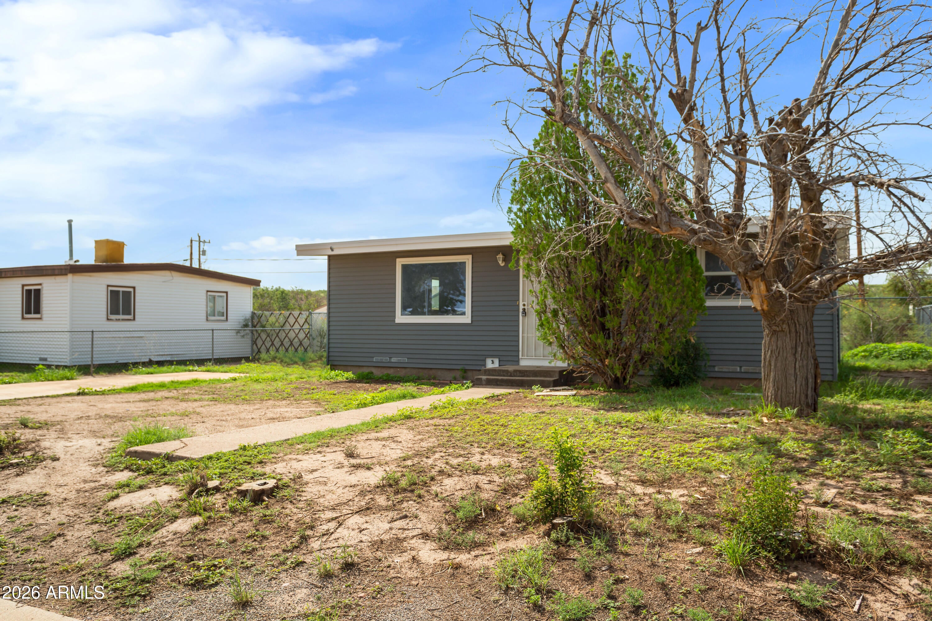 106 E APACHE Street