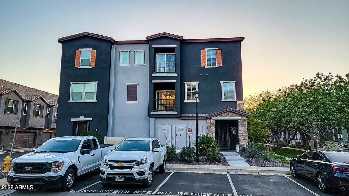 2362 E HUNTINGTON Drive