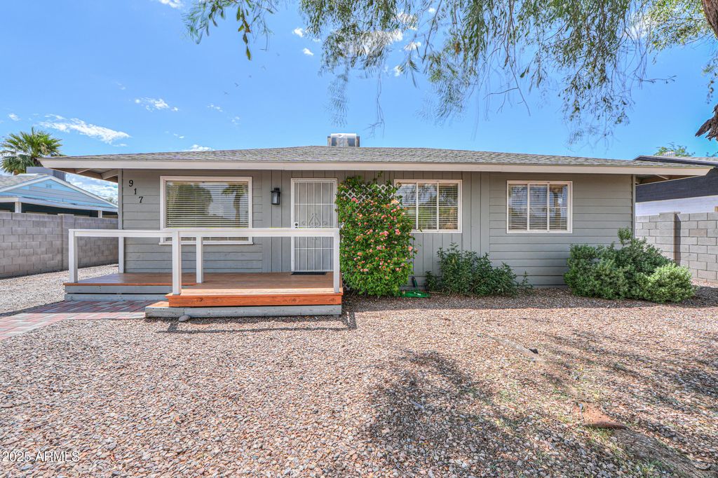 Photo of 917 N Cameron Avenue, Casa Grande, AZ 85122 (MLS # 6896067)