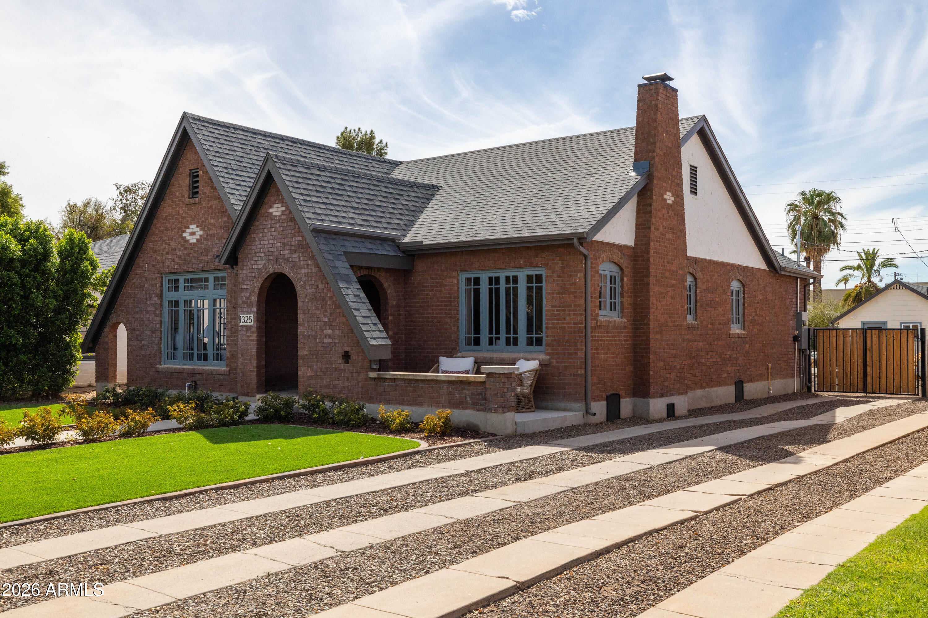 1325 W WILLETTA Street