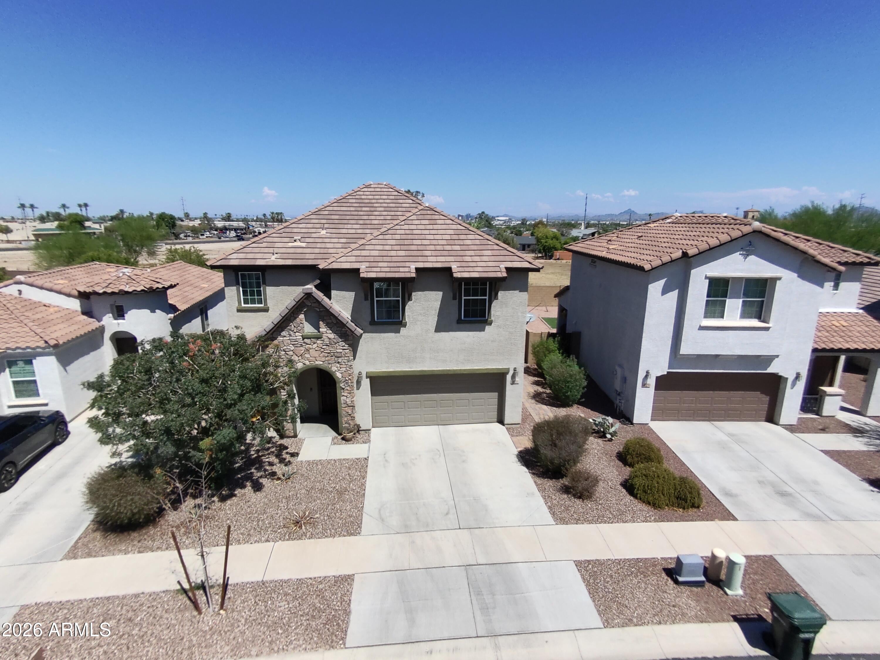 820 E CONSTANCE Way
