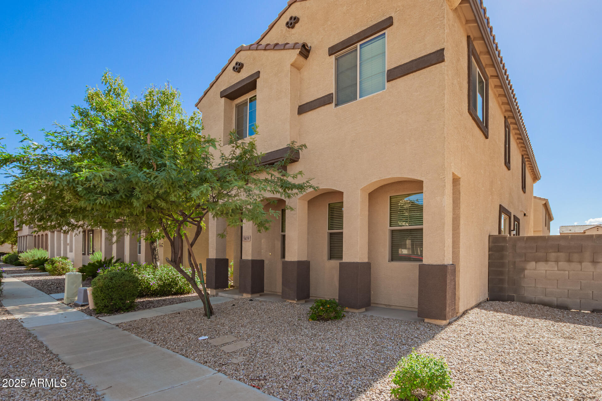 5419 W ILLINI Street