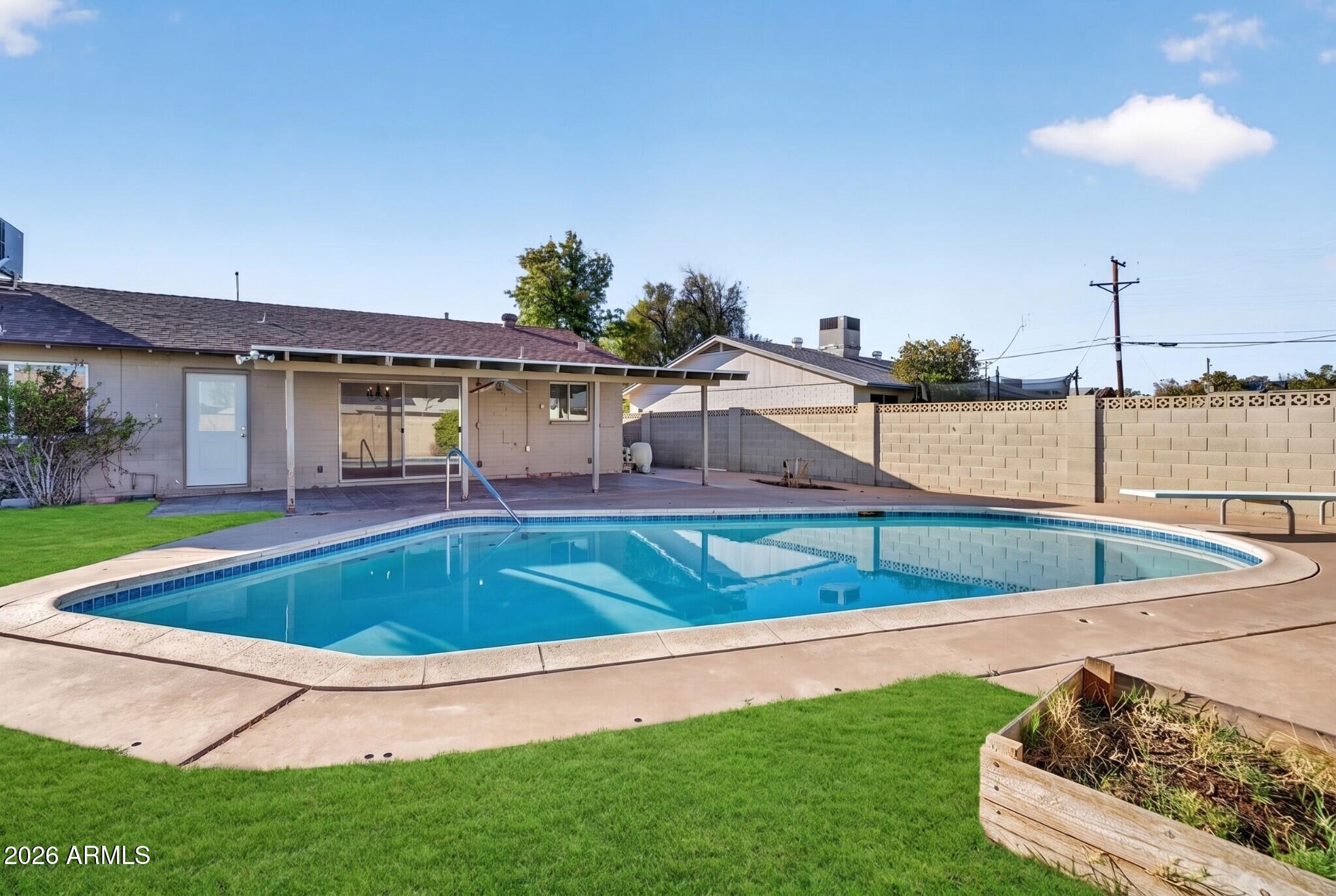 1735 N QUEENSBURY Drive