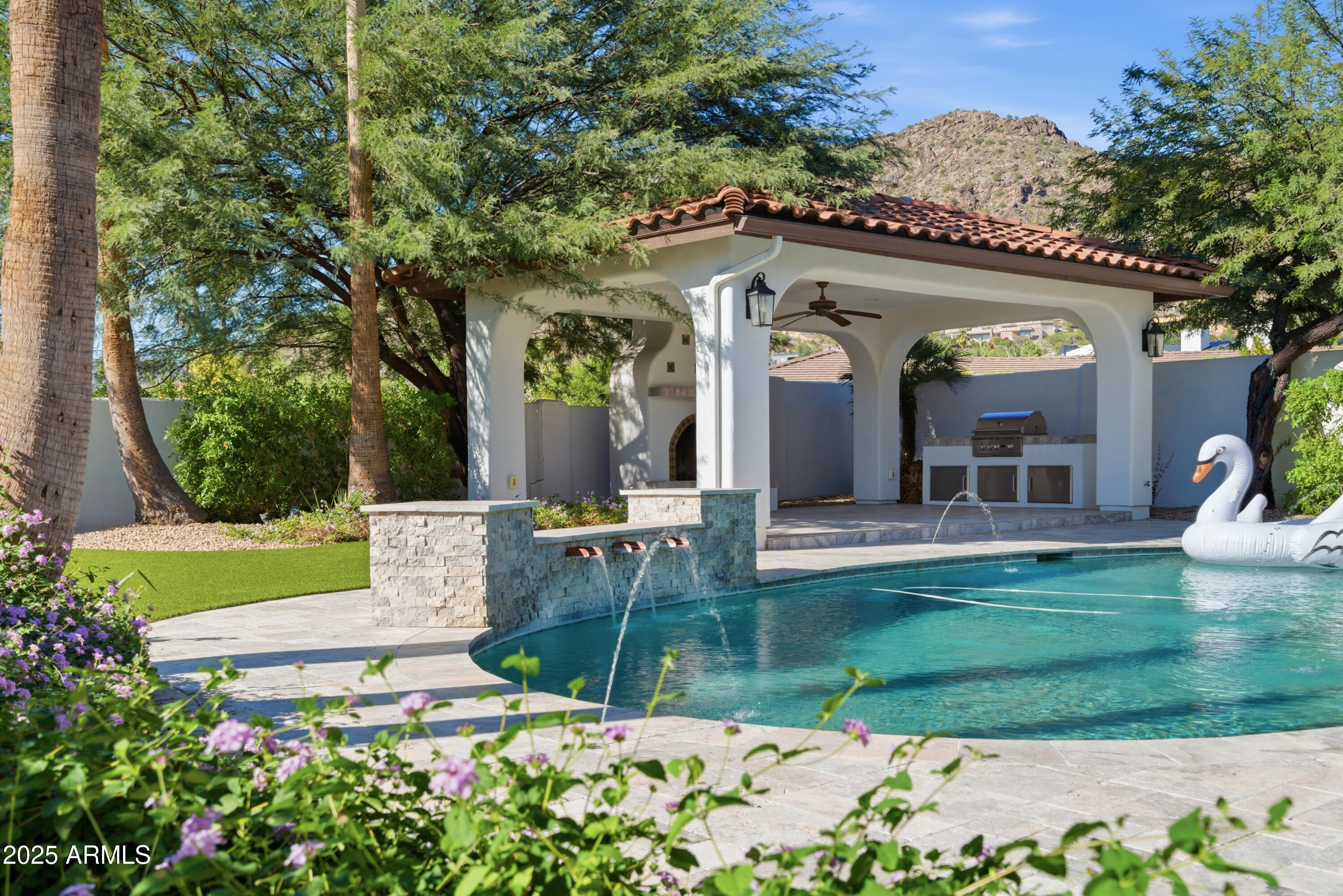 5828 E CACTUS WREN Road