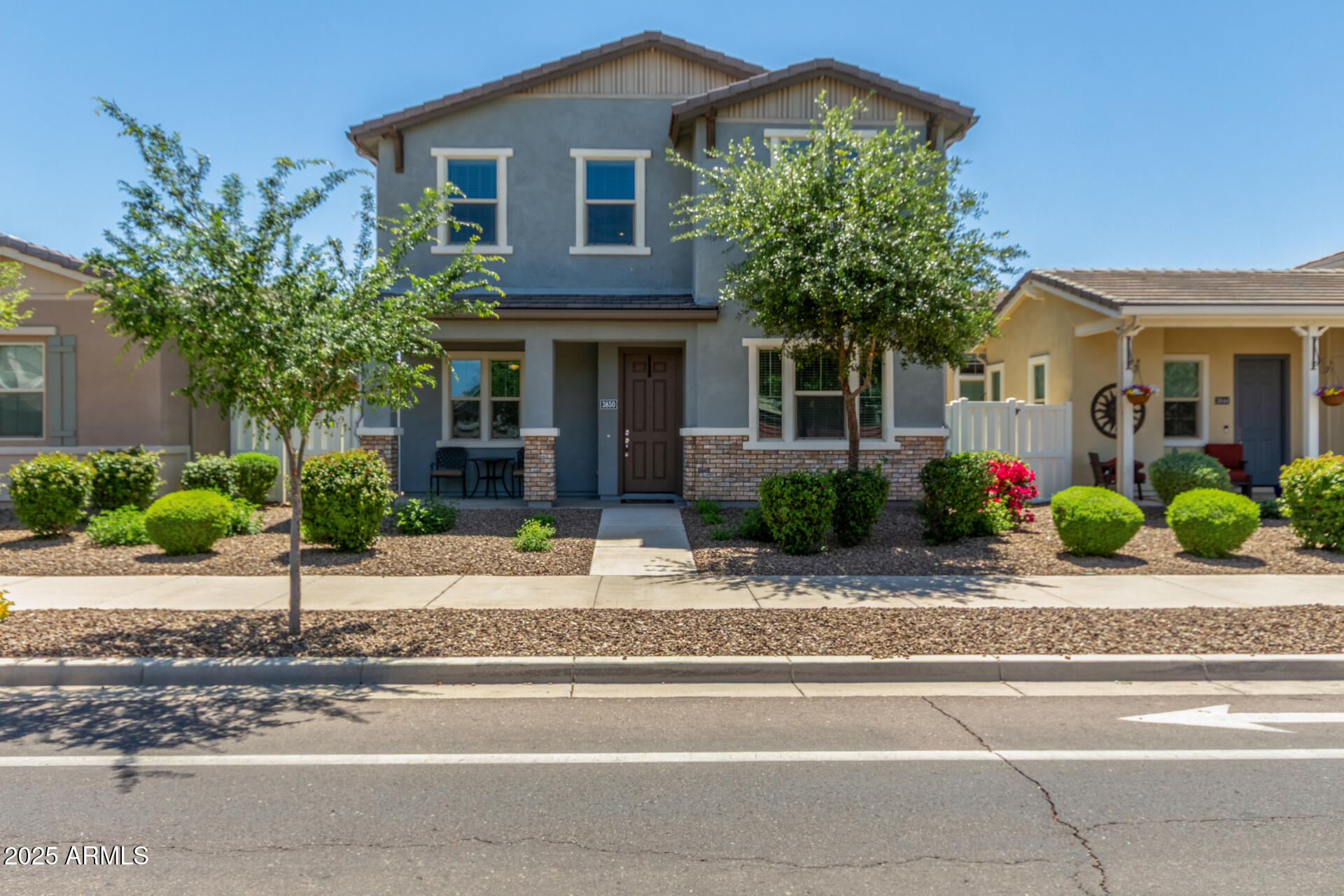 3850 E ROBERT Street