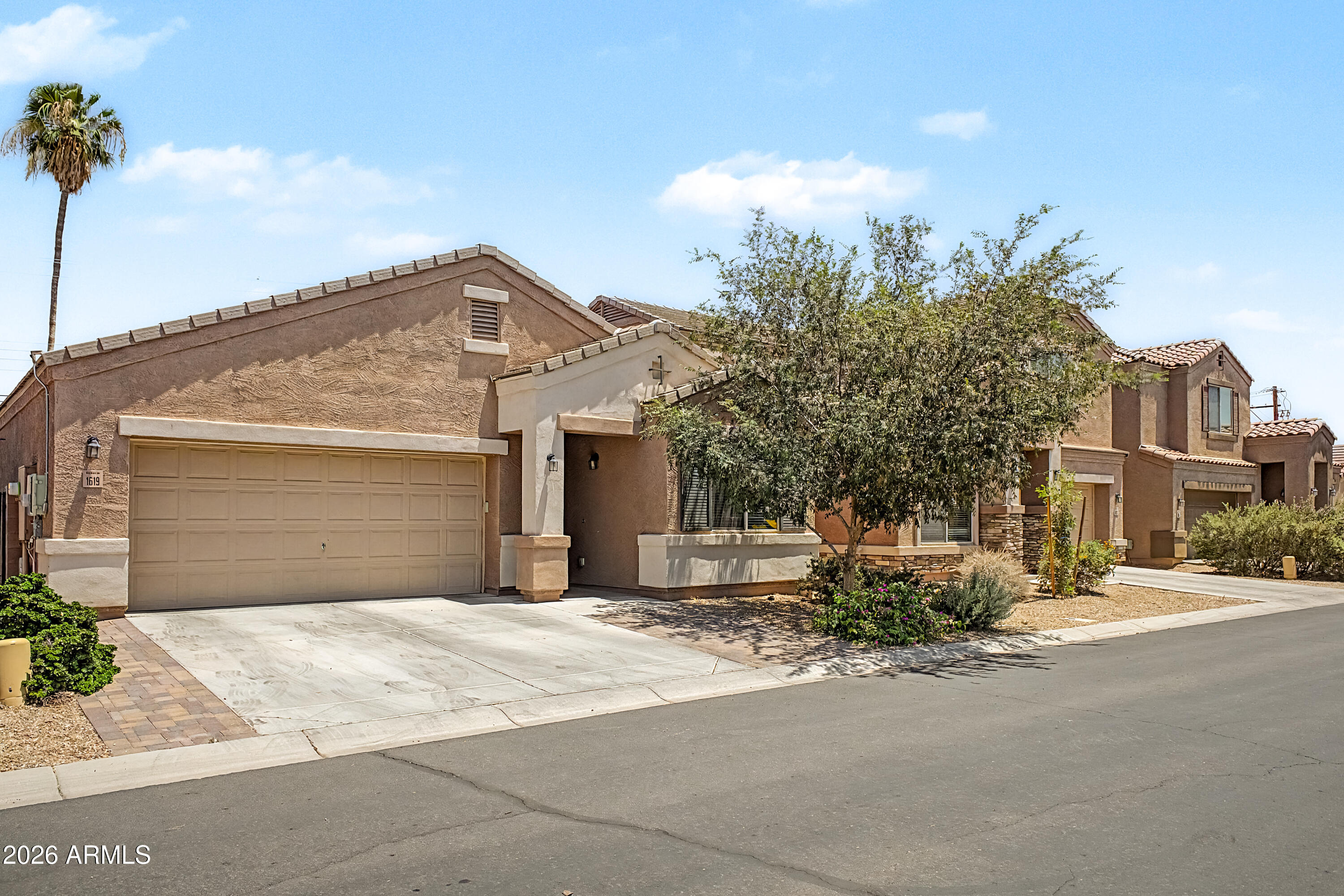 1619 N HILLCREST --
