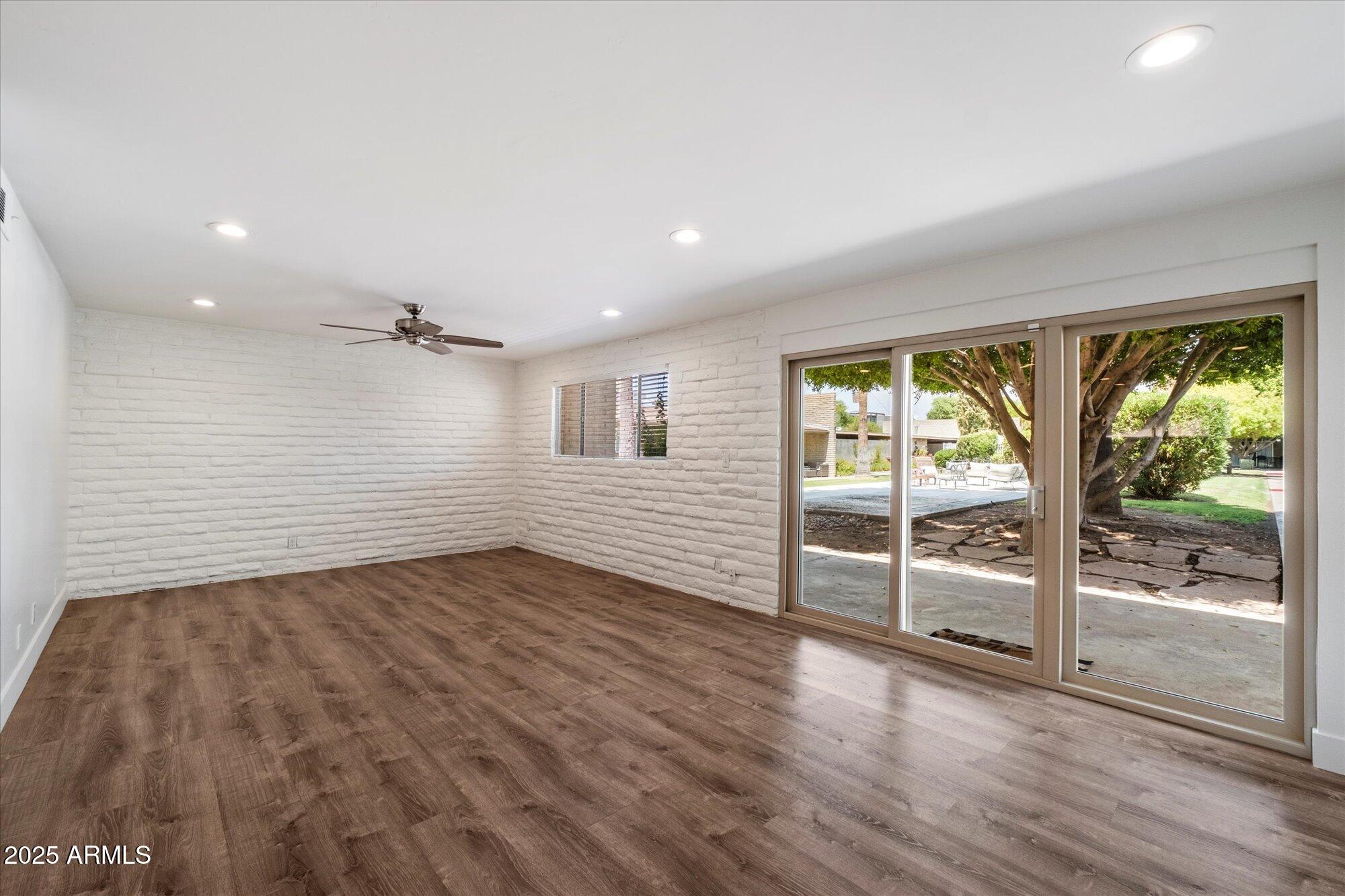 3635 E TURNEY Avenue 12