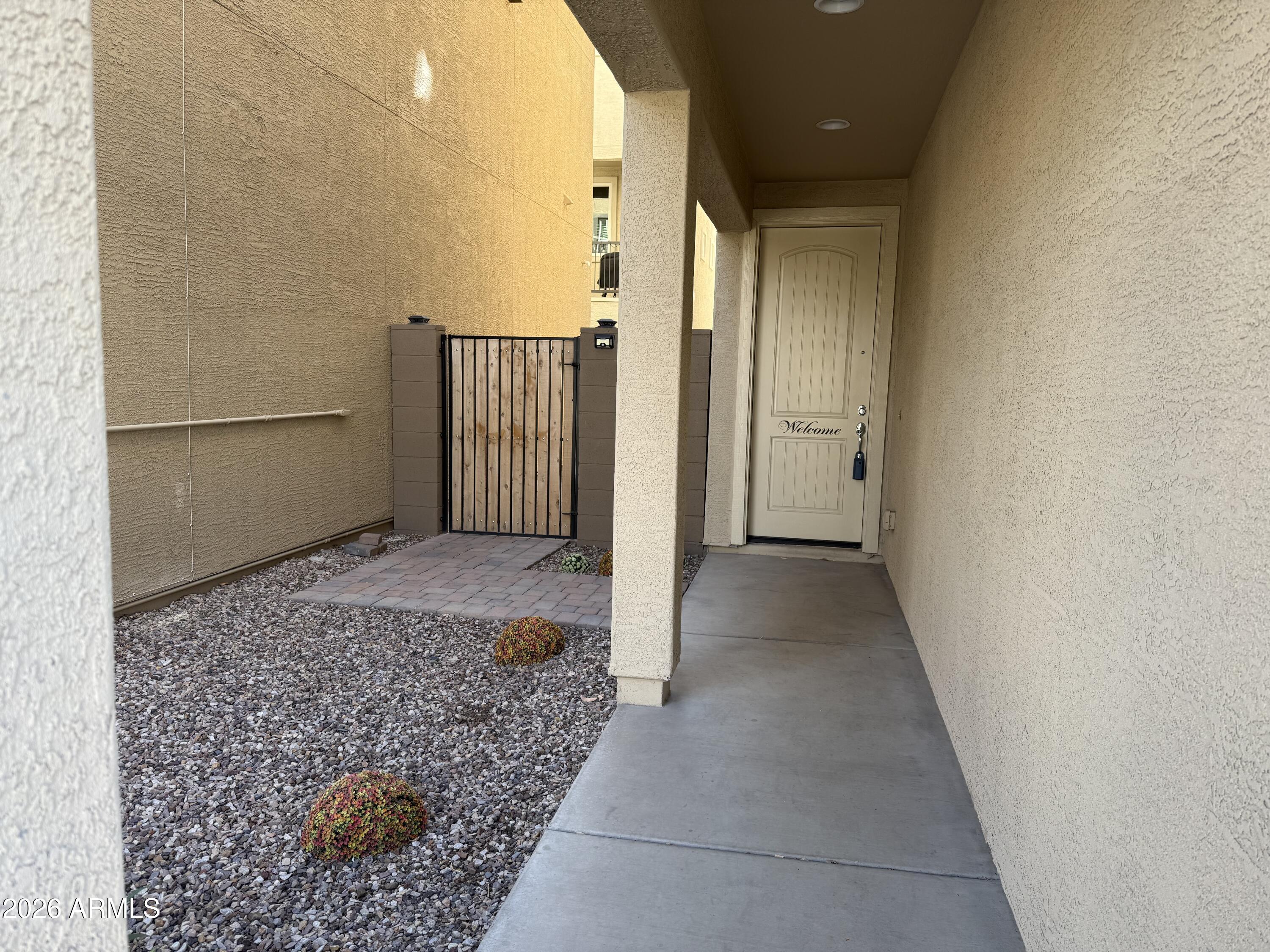 637 W WINCHESTER Drive