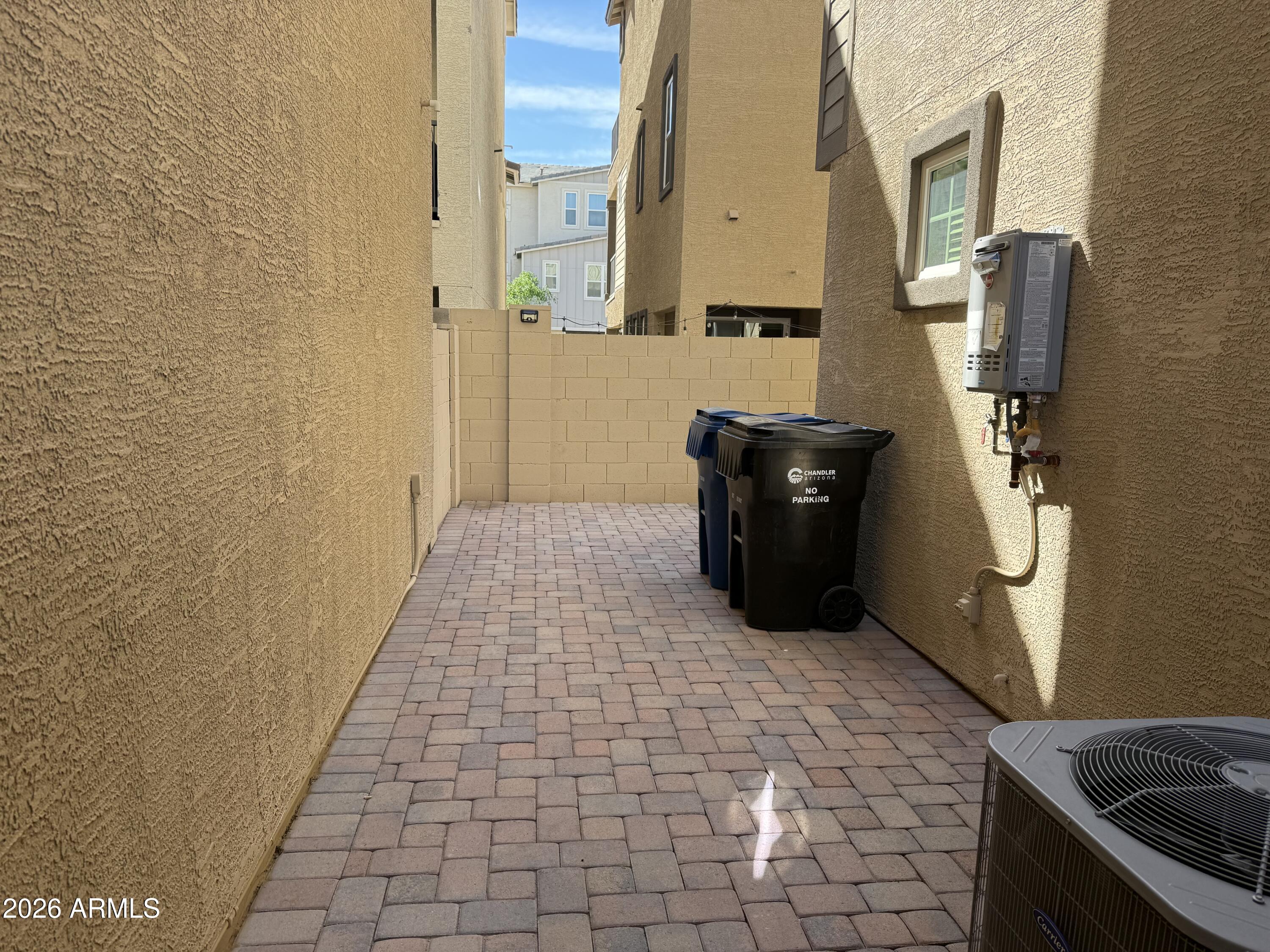 637 W WINCHESTER Drive