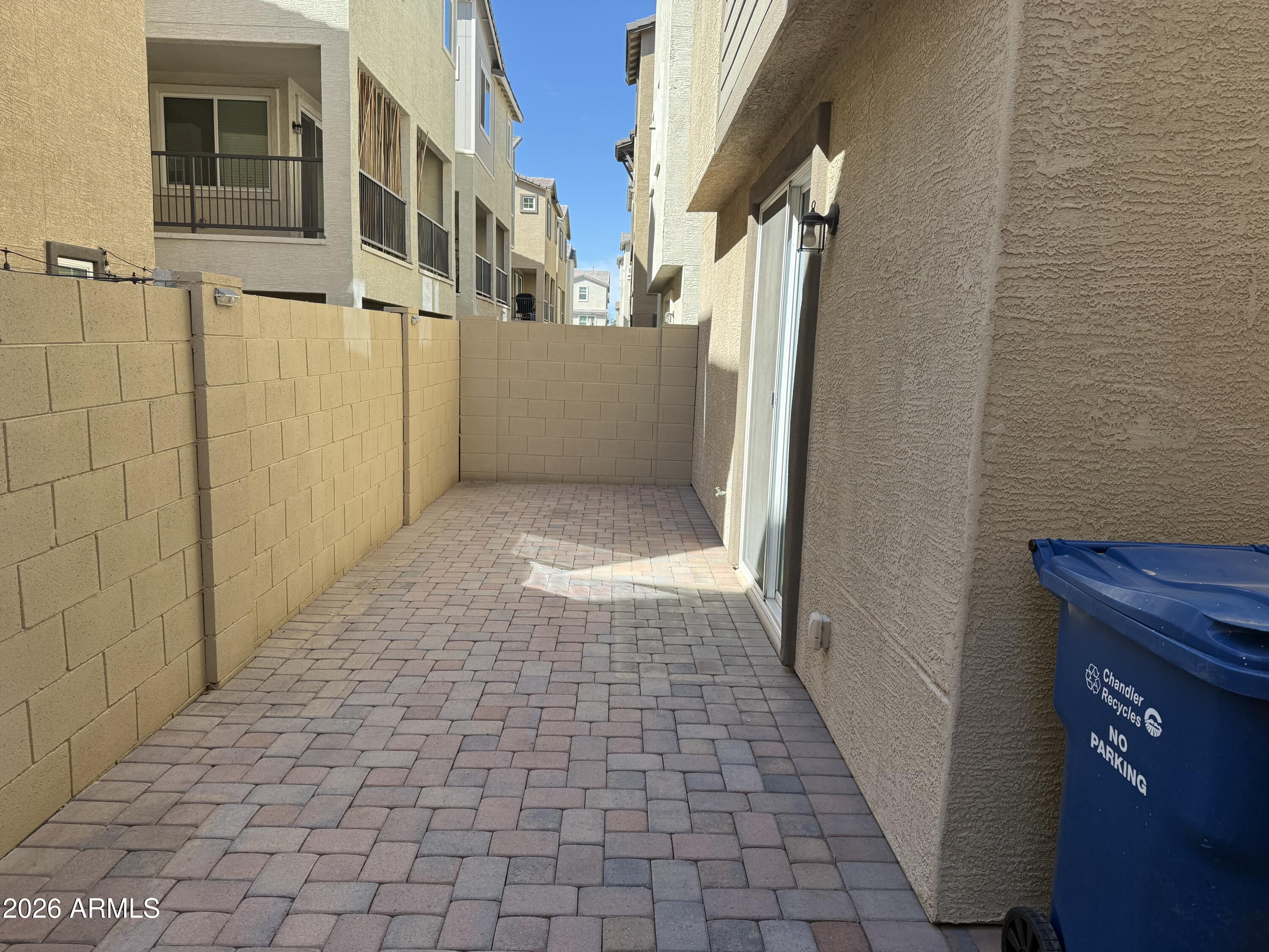 637 W WINCHESTER Drive