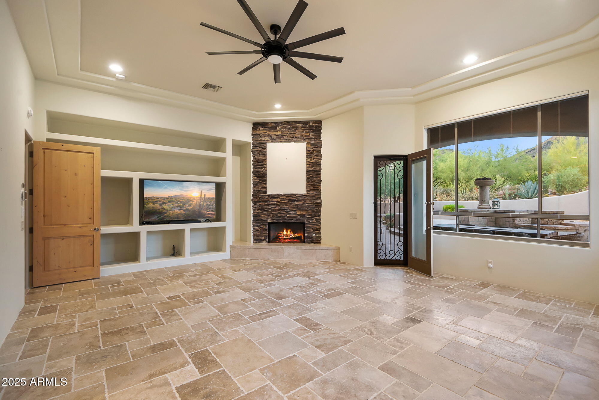 BLACK MOUNTAIN FOOTHILLS - Residential