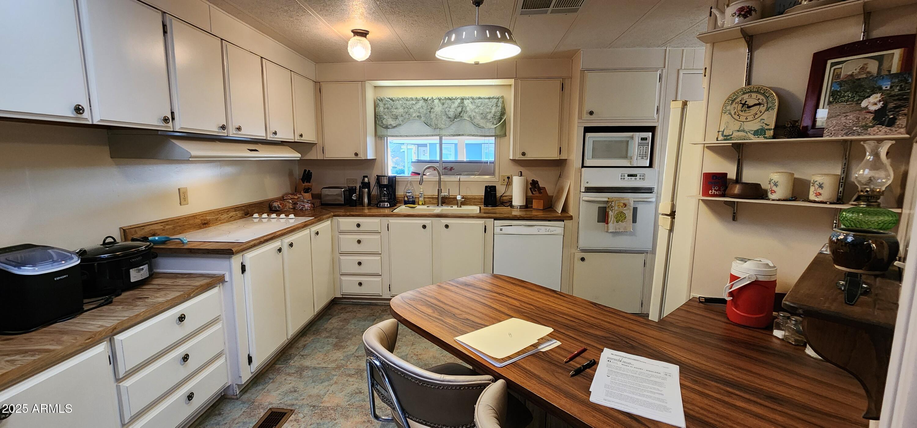 2501 W Wickenburg Way W 140