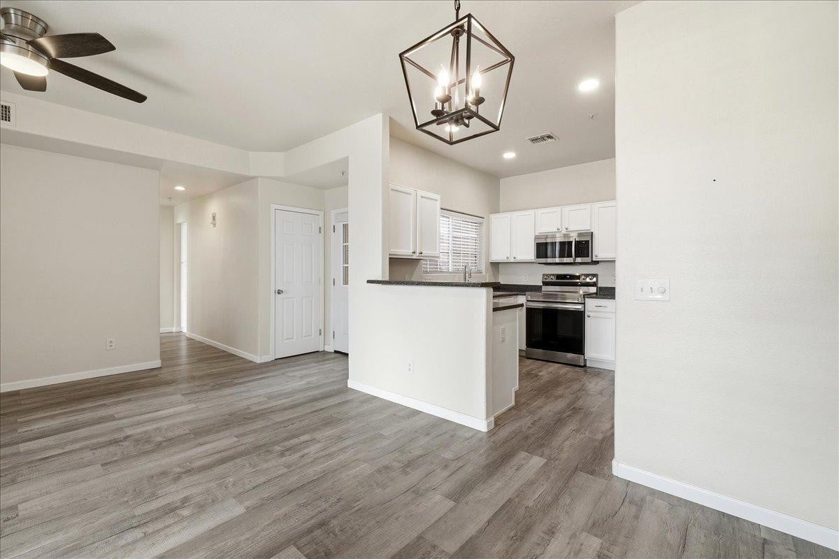1633 E LAKESIDE Drive 63