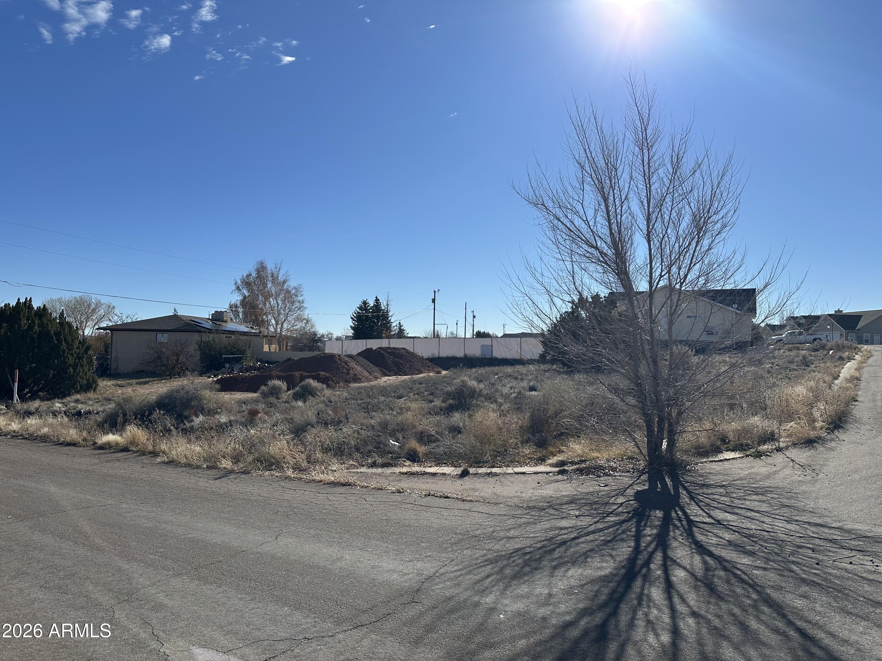 999 W ROY PALMER Road 8