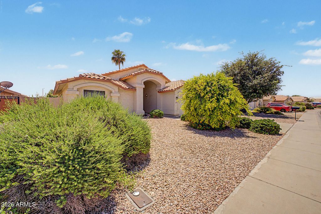 Photo of 9729 W Burnett Road, Peoria, AZ 85382 (MLS # 7025790)
