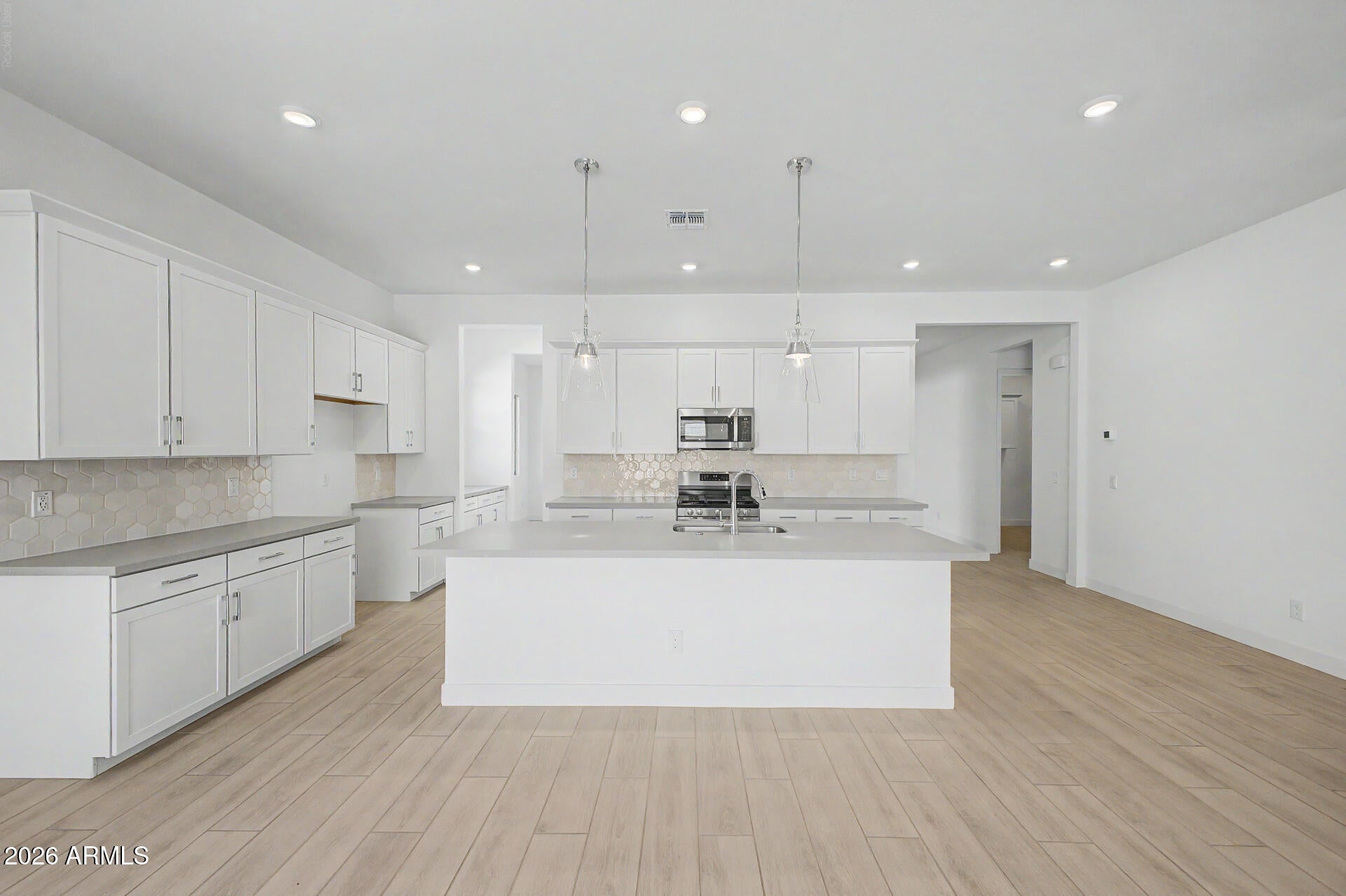 22204 W BLACKHAWK Drive