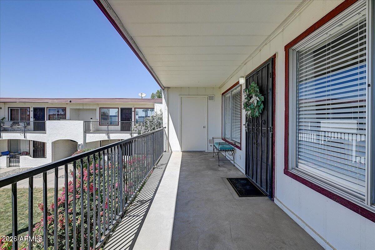 240 S OLD LITCHFIELD Road 202