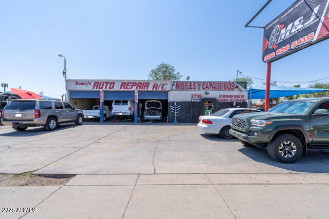 2735 W Van Buren Street
