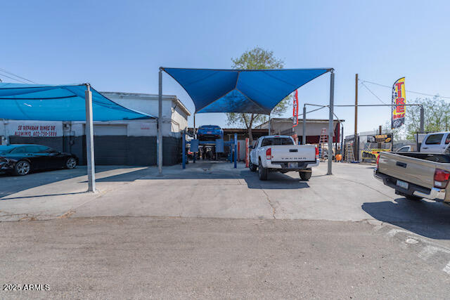 2735 W Van Buren Street