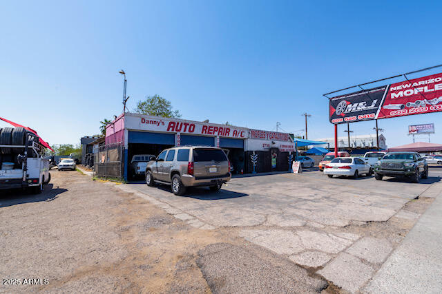 2735 W Van Buren Street