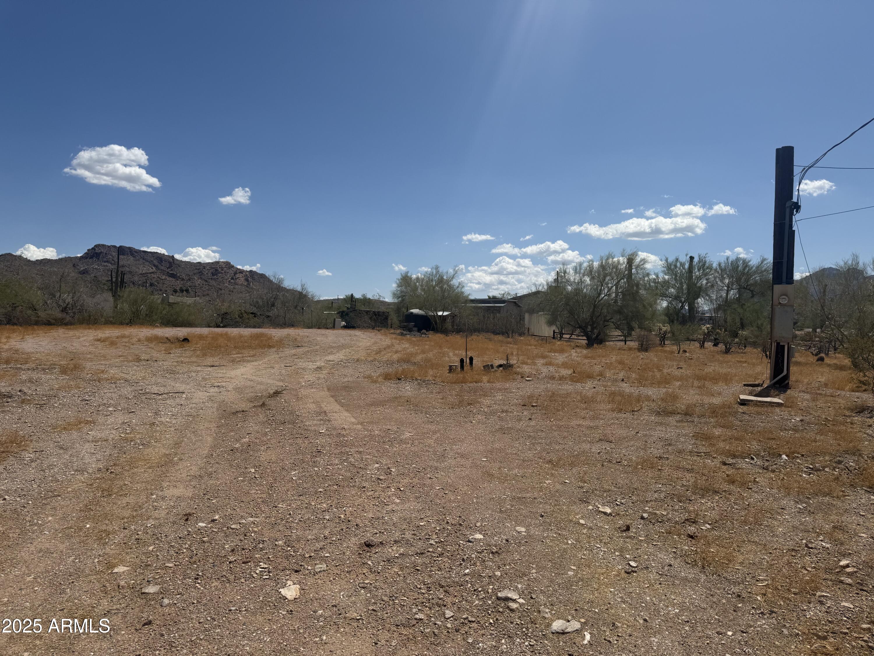4653 N VALLEY Drive -