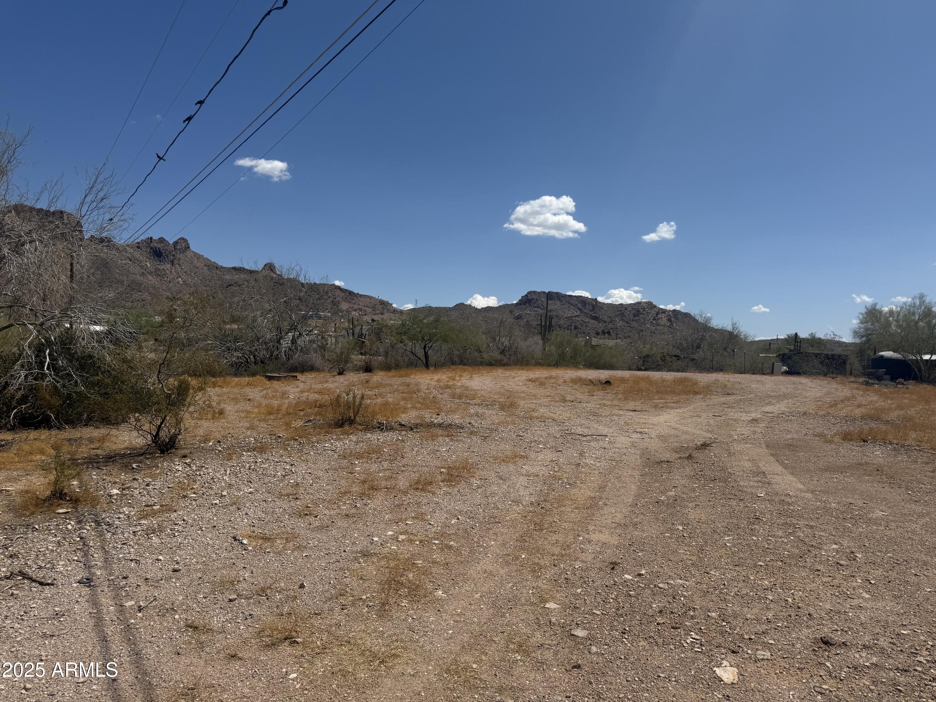 4653 N VALLEY Drive -