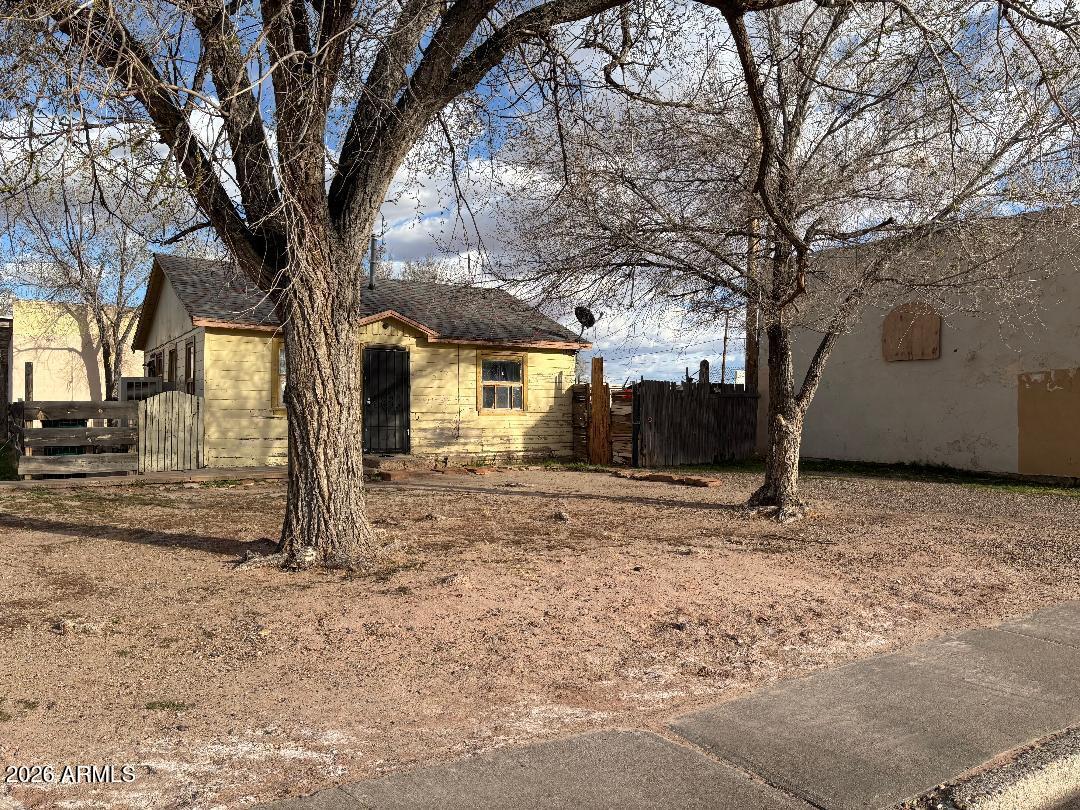 816 1/2 W Hopi Drive