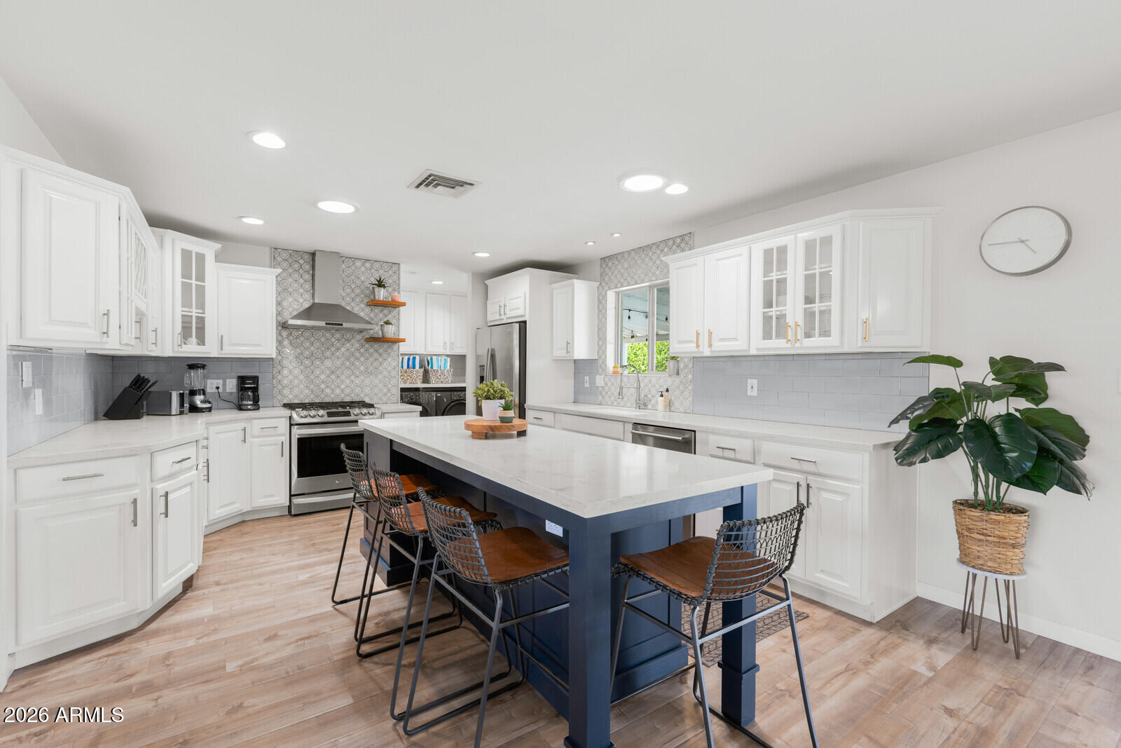 2810 E CHOLLA Street