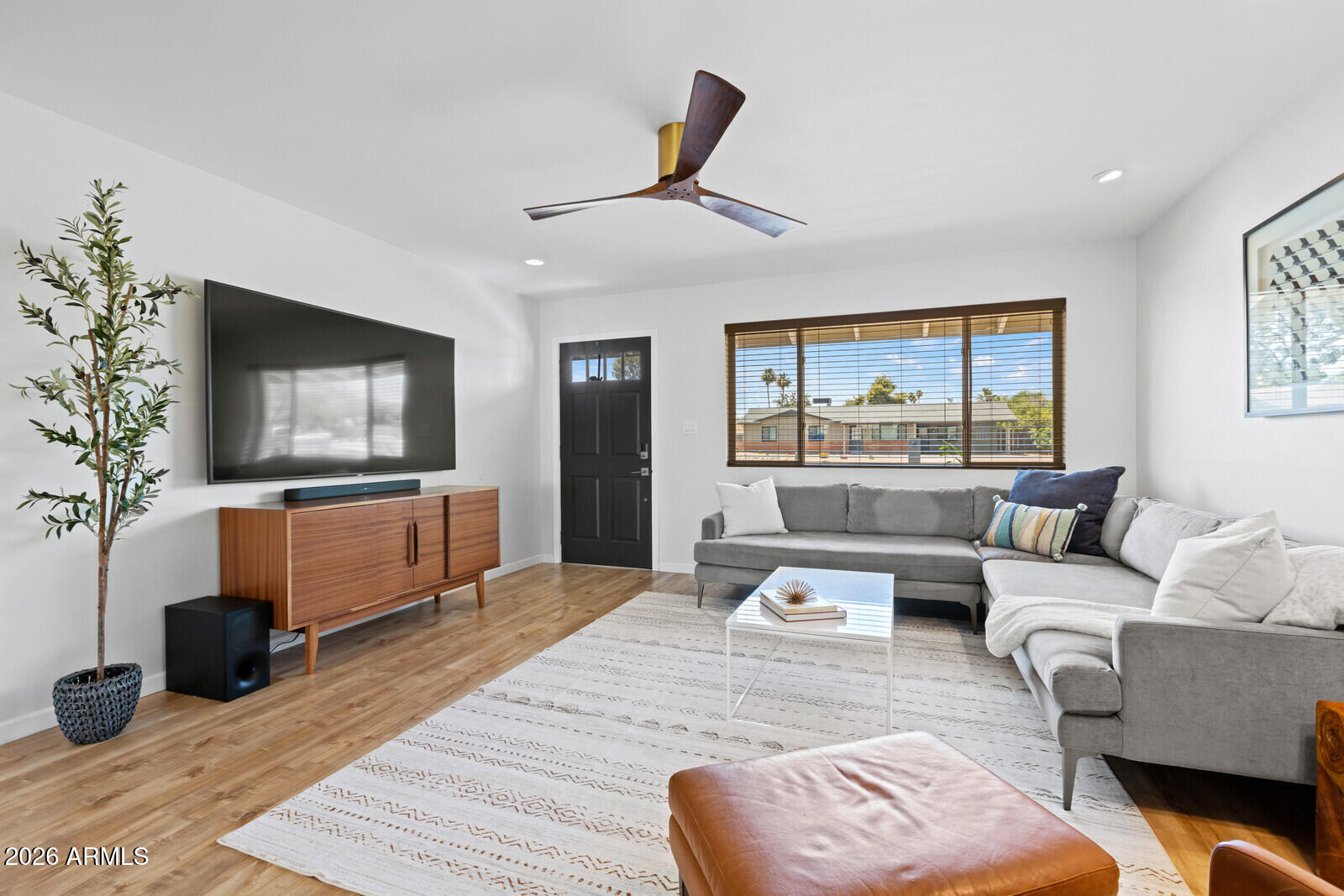 2810 E CHOLLA Street