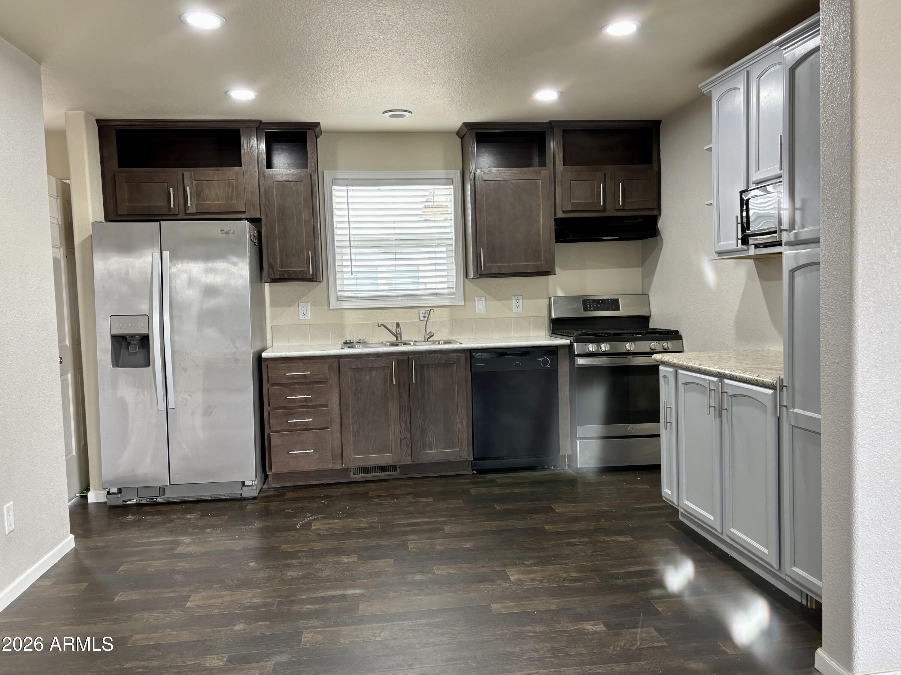 7302 W Peoria Avenue 71