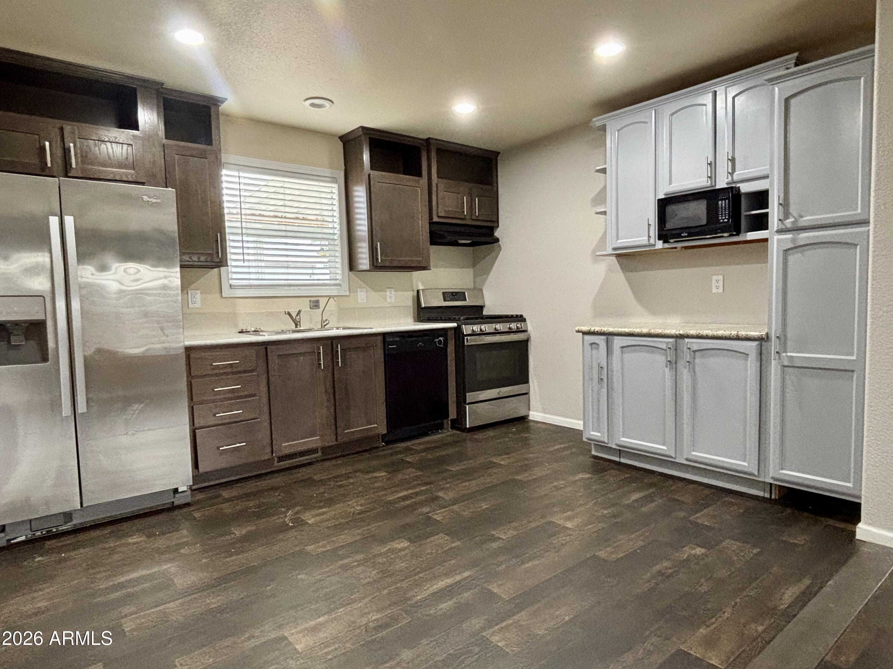 7302 W Peoria Avenue 71