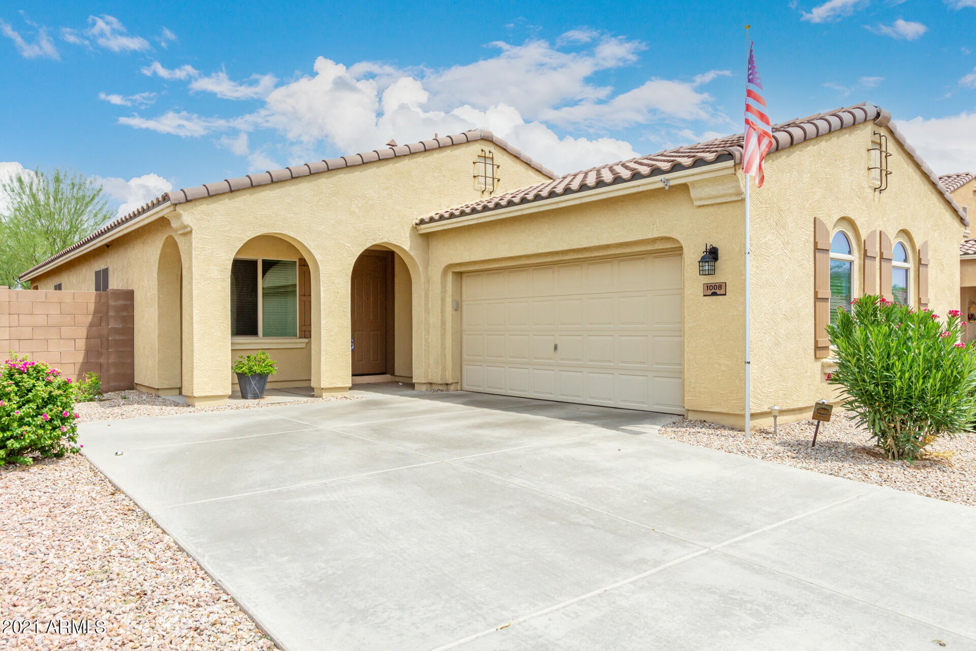 1008 W DEONI Trail