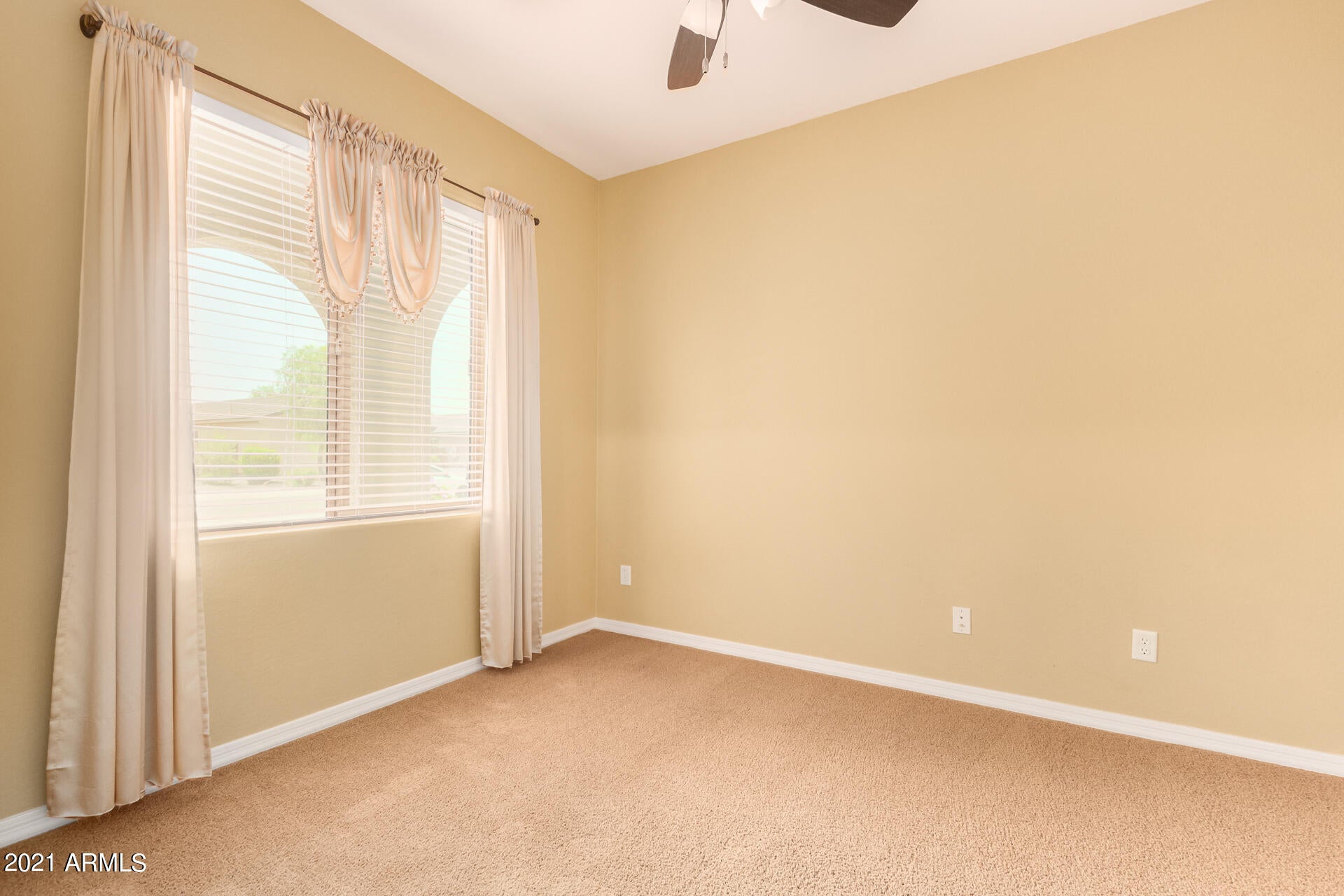 1008 W DEONI Trail