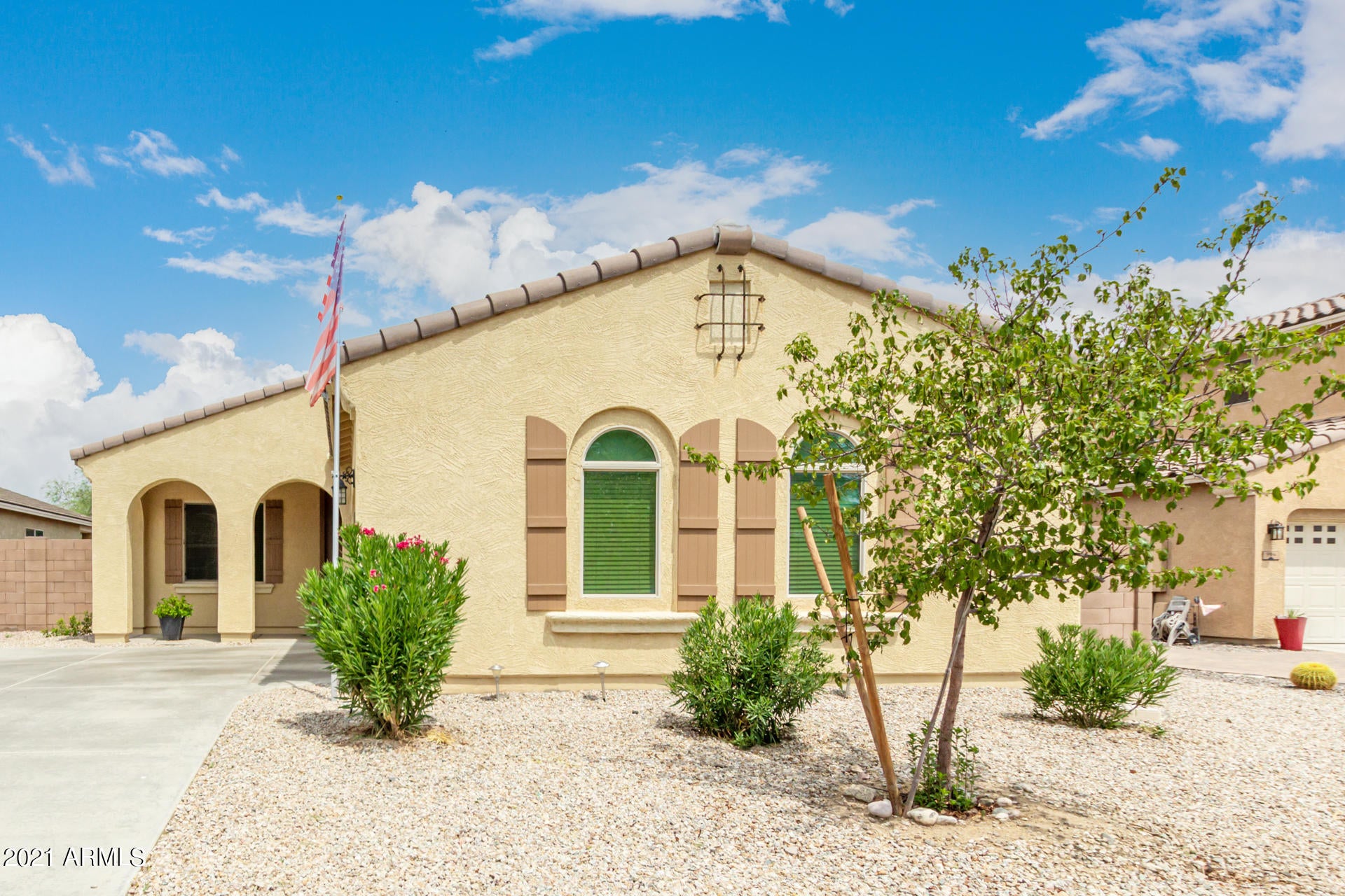 1008 W DEONI Trail