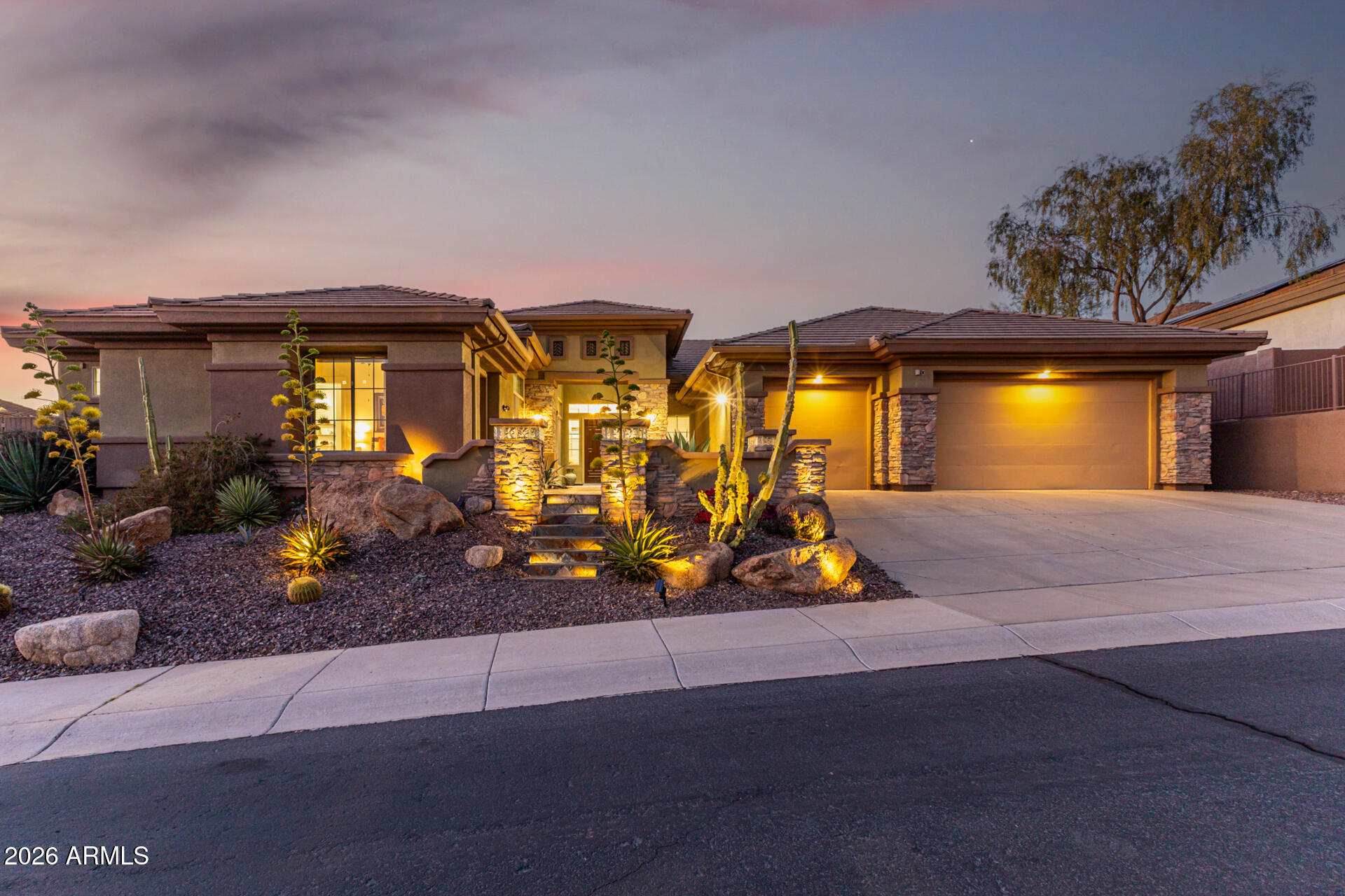 2604 W SHINNECOCK Way