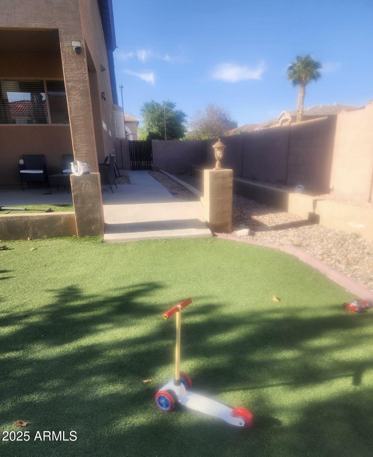 1725 E COCONINO Drive